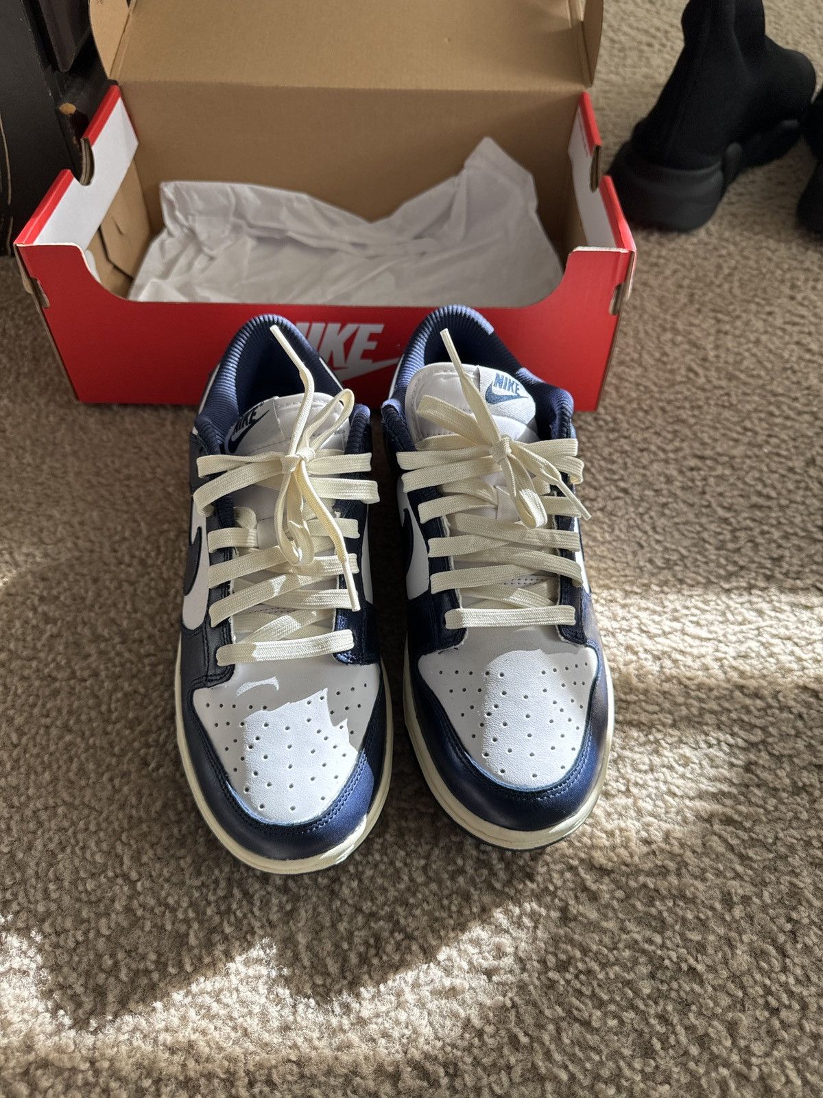 Nike W Nike Dunk Low PRM Size US 7 / EU 40 - 3 Thumbnail