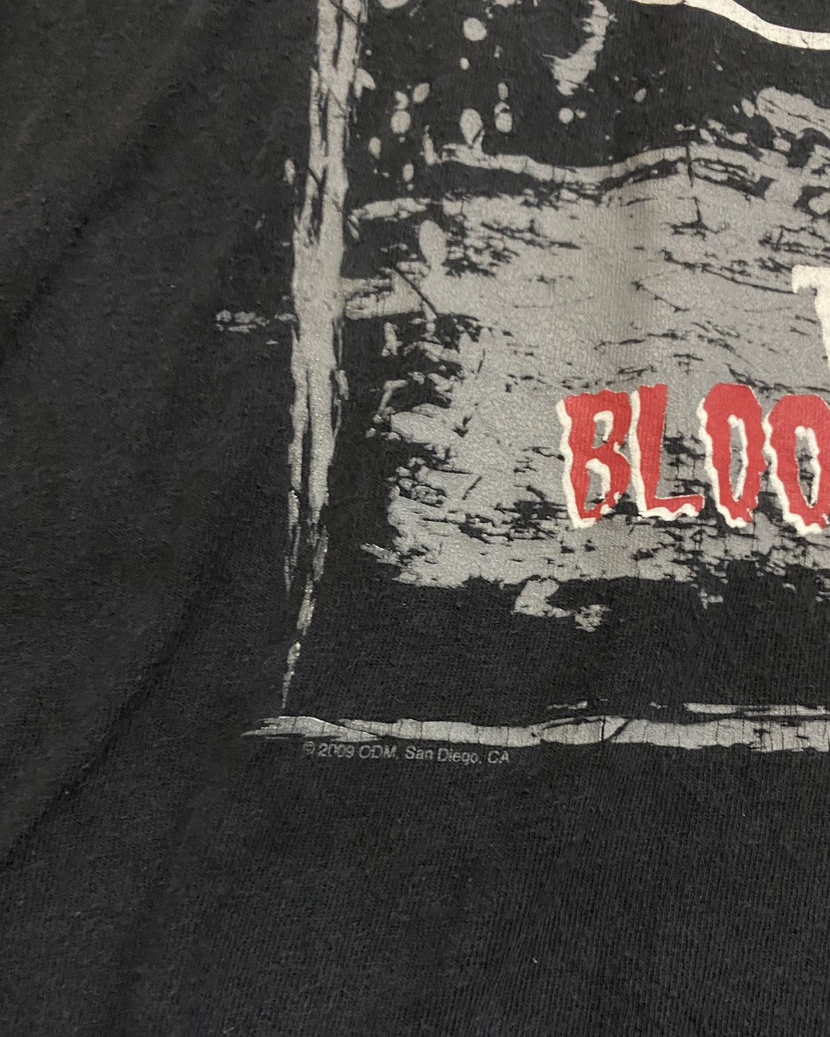 Vintage Rare Design Vintage Movie Horror Vampires T-shirt 2000s Size US XL / EU 56 / 4 - 5 Thumbnail