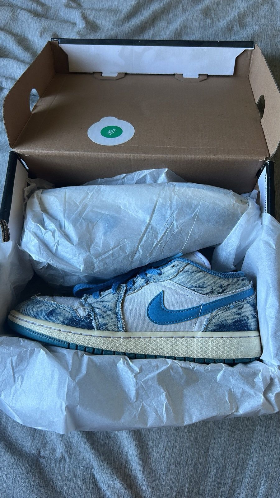 Jordan Brand Air Jordan 1 Low GS 'Washed Denim' Size US 4 / IT 34 - 1 Thumbnail