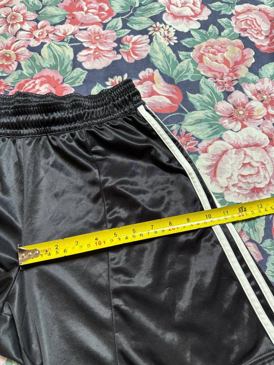 Adidas 90s Vintage Adidas Streetwear Mini Logo Shorts Size US 32 / EU 48 - 10 Thumbnail