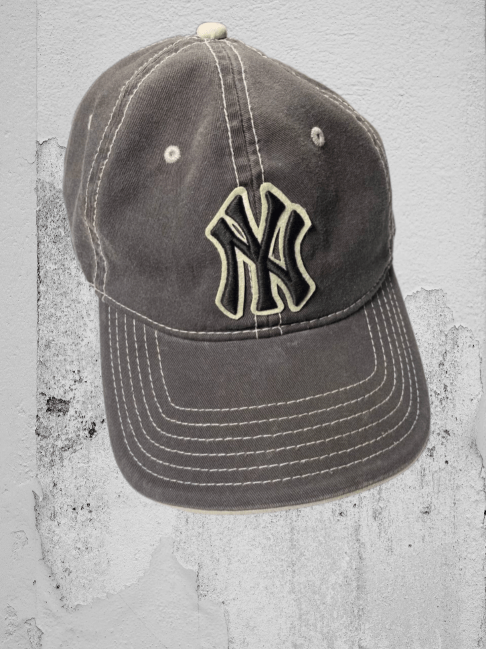 Vintage New York Yankees Vintage Strap Back Hat Size ONE SIZE - 1 Thumbnail