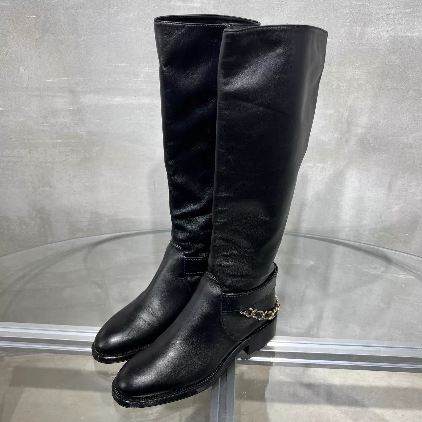 Chanel Chanel Black Gold CC Chain Knee-High Boots 35 Size US 4.5 / IT 34.5 - 2 Thumbnail