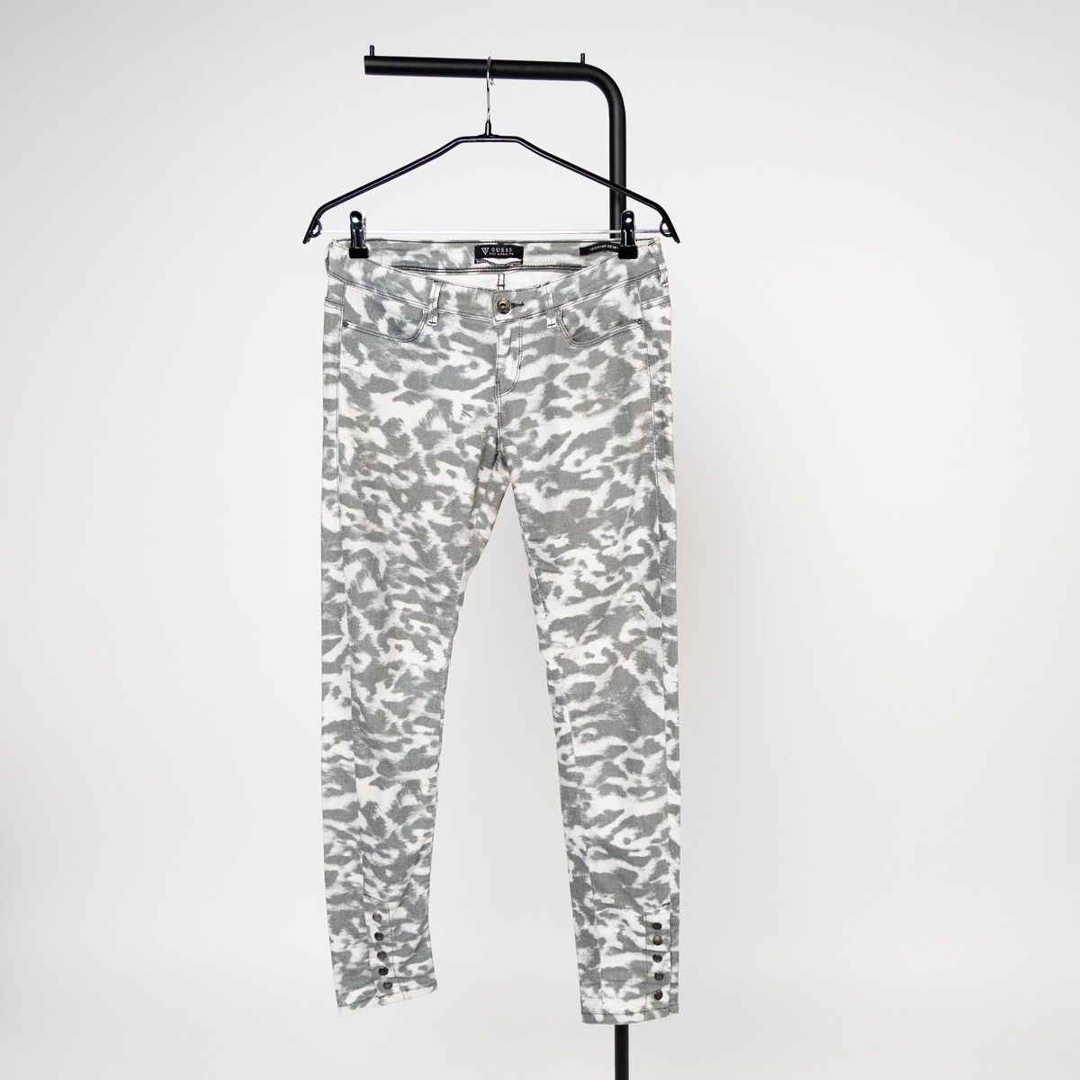 Guess Guess Womens Skinny Jegging Jeans Grey Animal Print Stretch Size 30" / US 8 / IT 44 - 1 Thumbnail