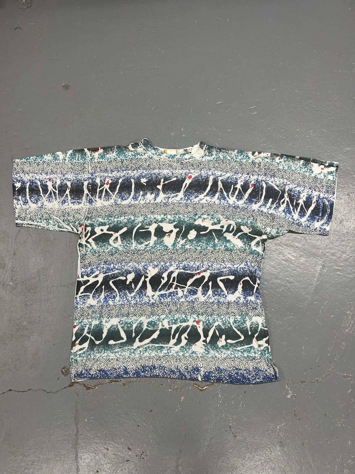Vintage Crazy Vintage 90s Essential All Over Print Art Tee Shirt Y2K Size US XL / EU 56 / 4 - 1 Thumbnail