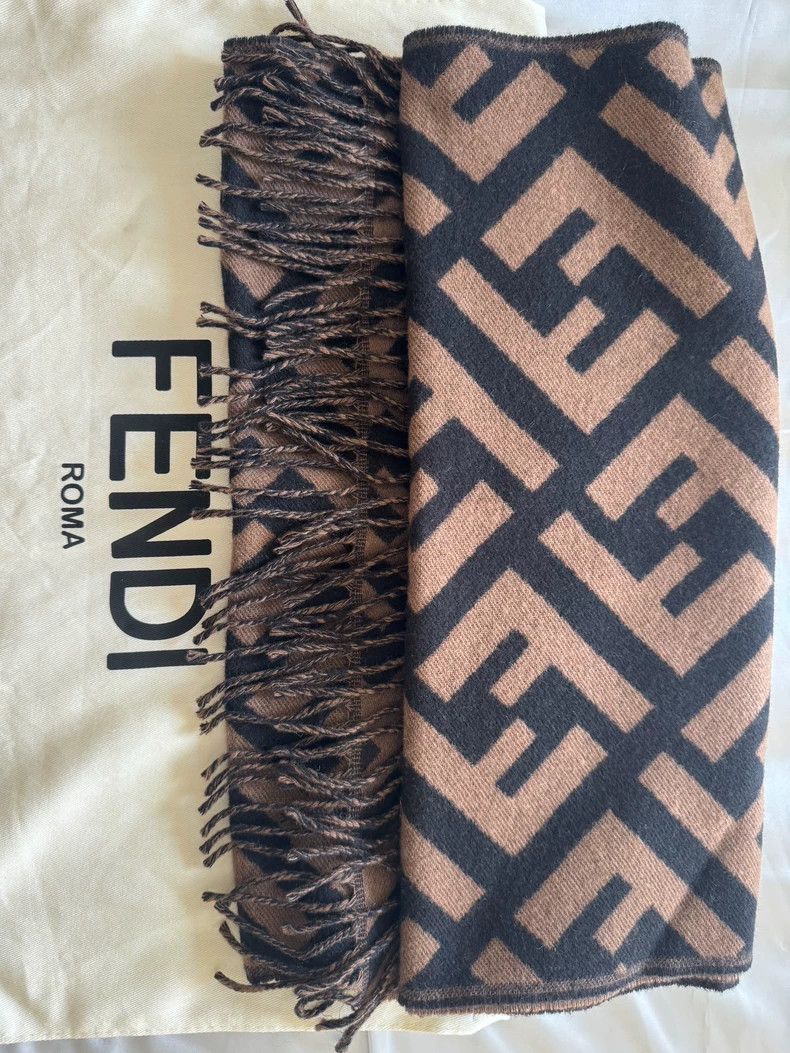 FENDI Classic cashmere scarf