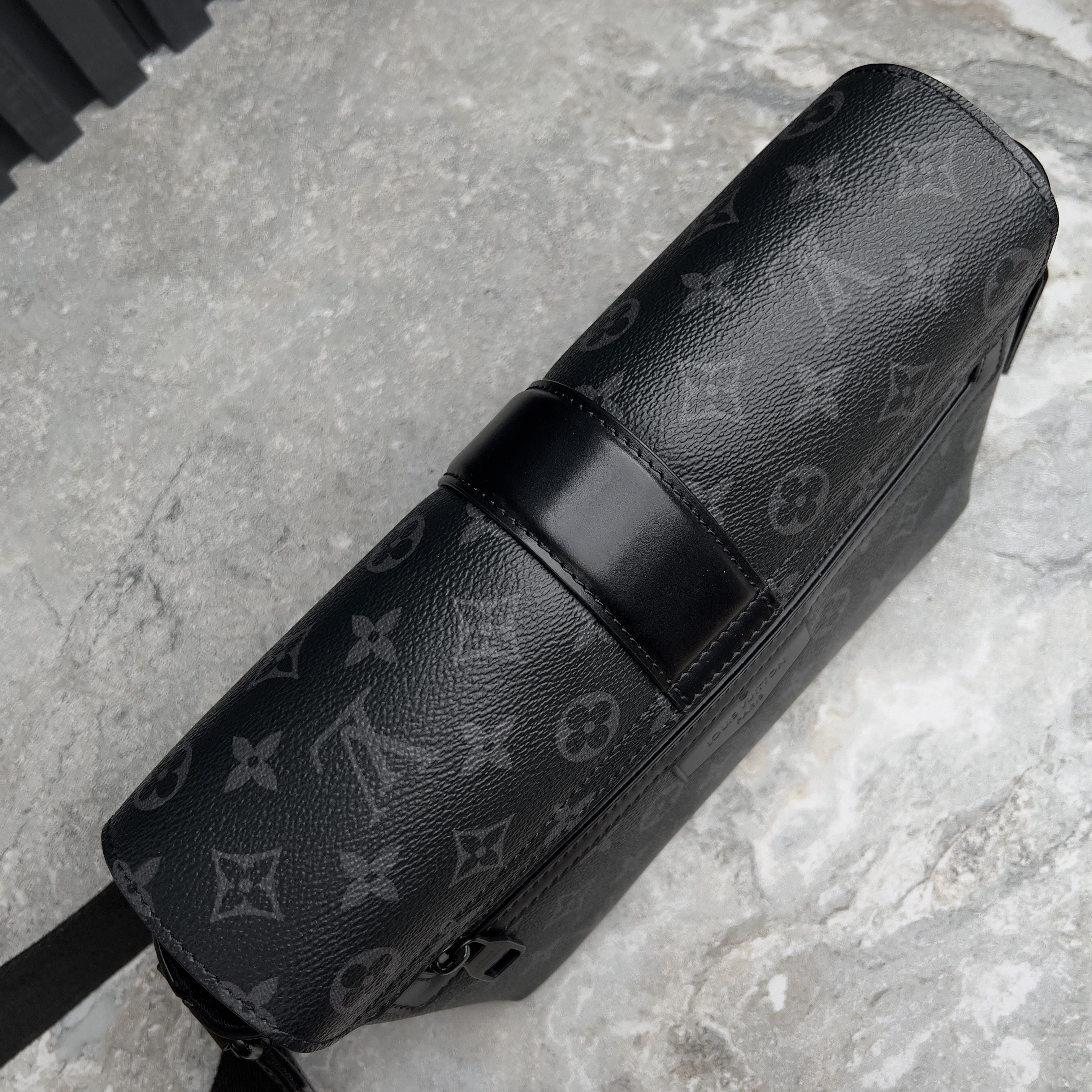 Louis Vuitton Louis Vuitton S-Cape Messenger Shoulder Bag Monogram Eclipse Size ONE SIZE - 6 Thumbnail