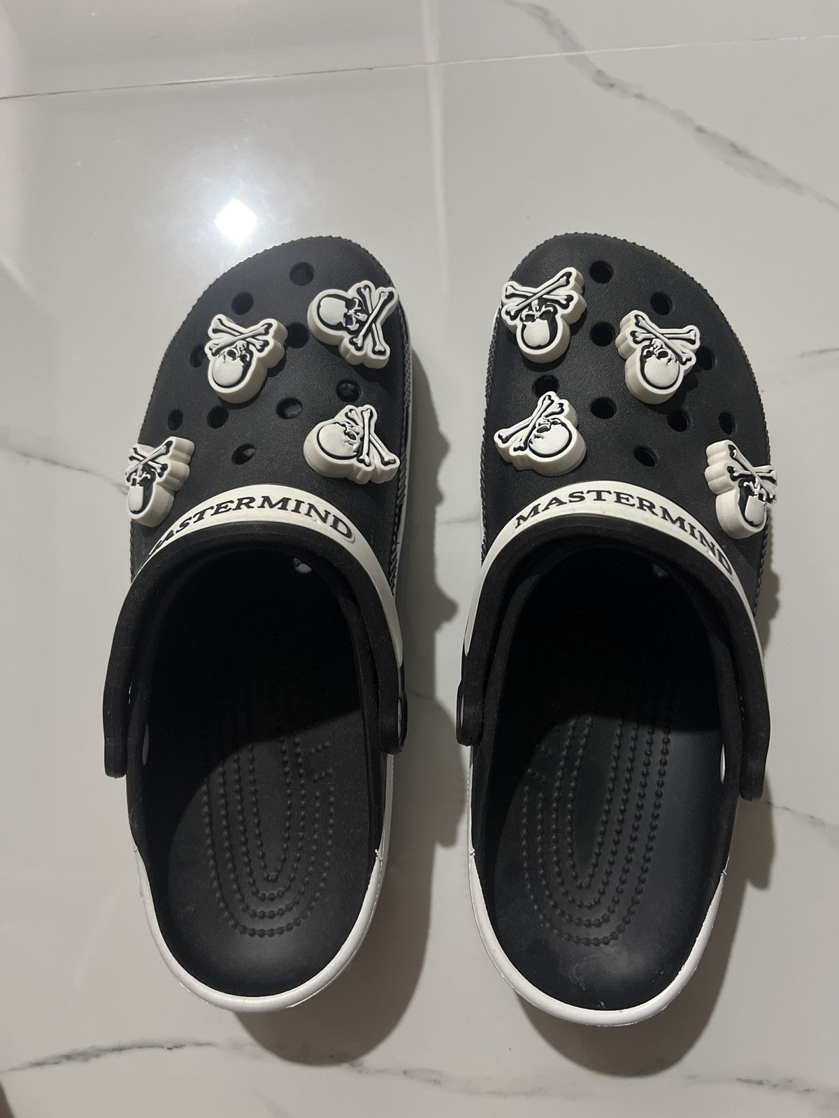 Crocs × Mastermind Japan Crocs x Mastermind Classic Clog BLACK/WHITE SIZE M10/W11 US Size US 11 / EU 44 - 4 Thumbnail