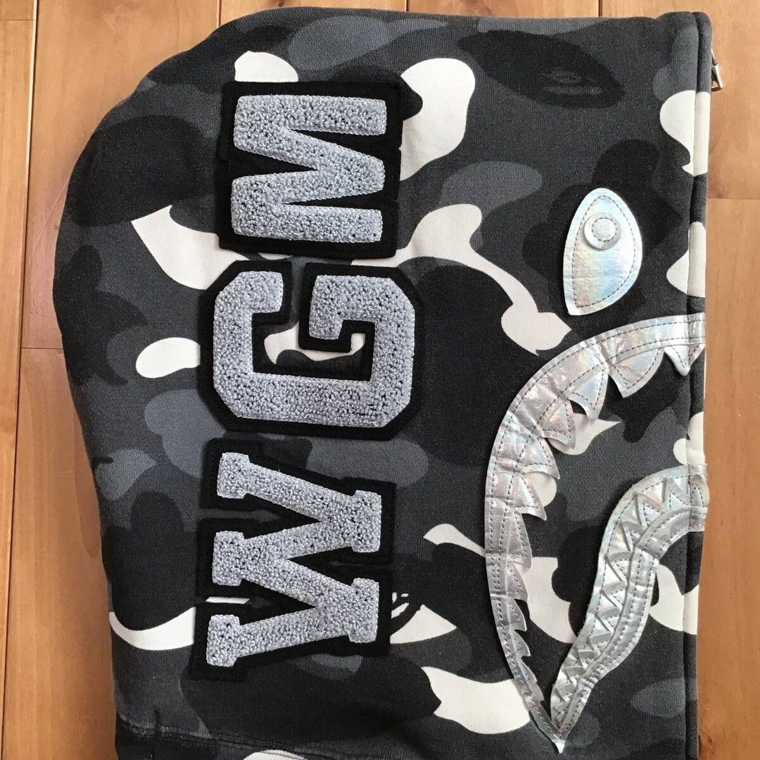 Bape 💫Glow in the dark💫 BAPE City camo shark full zip hoodie APE Size US M / EU 48-50 / 2 - 5 Thumbnail