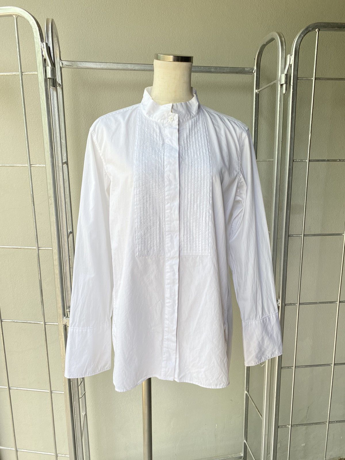 J uniqlo white shirt