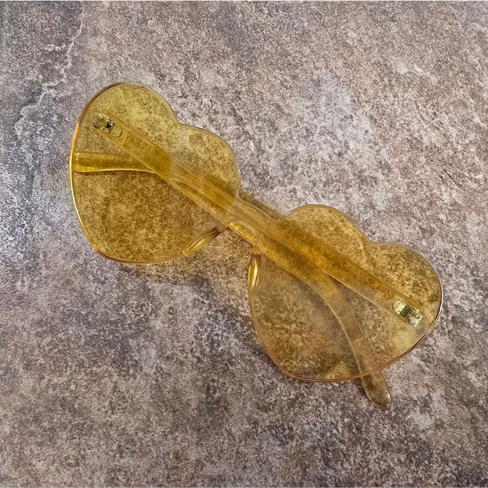 Other Yellow Heart Shaped Lover Sunglasses Size ONE SIZE - 3 Thumbnail