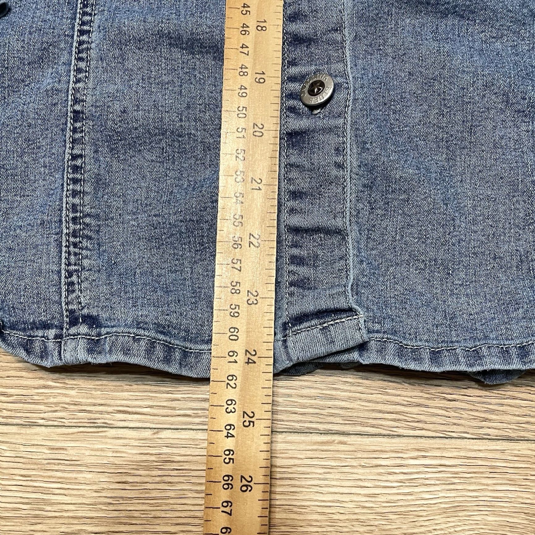 Vintage VINTAGE Carolina Women's Plus Denim Shirt Blue Stretch Floral Embroidered Button-Up Size 20 Size 3XL / US 20-22 - 4 Thumbnail