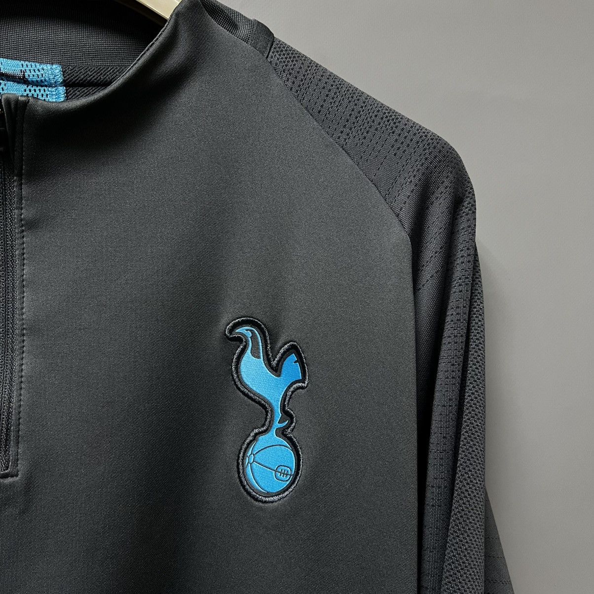 Nike Nike Tottenham Hotspur Dri Fit Long sleeve Training Shirt Size US XXL / EU 58 / 5 - 6 Thumbnail
