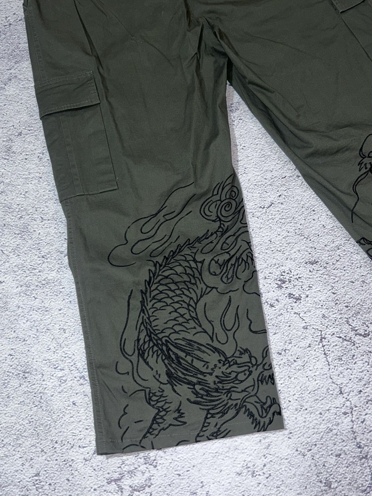 Ed Hardy Ed Hardy x Urban Outfitters Dragon Cargo Pants Size US 28 / EU 44 - 11 Thumbnail