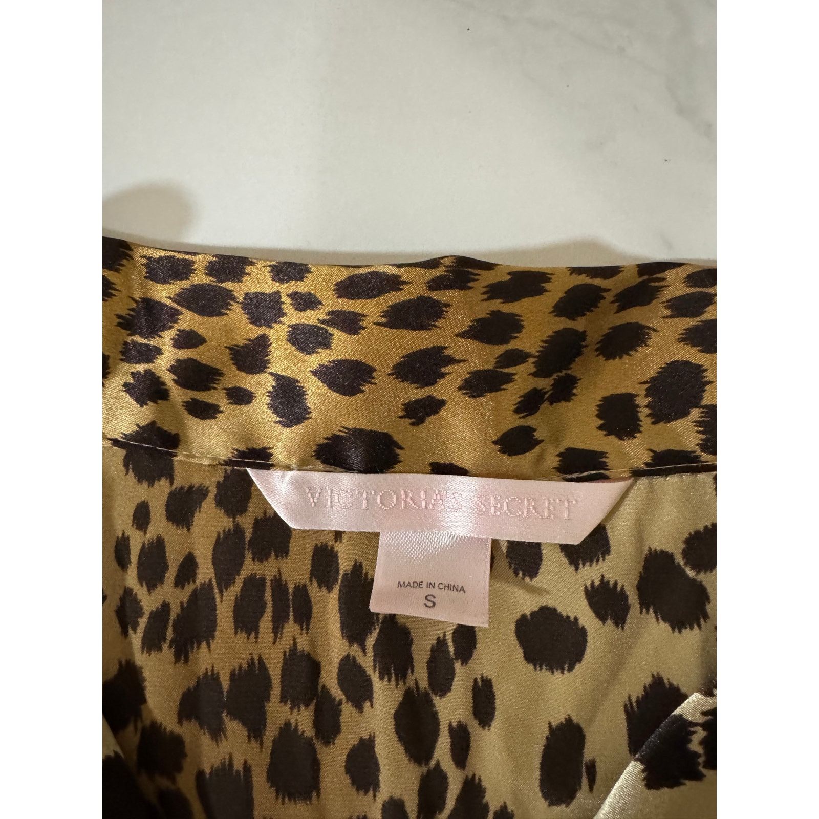 Victoria's Secret Cheetah Print Long Sleeve Pajama Shirt Button Down Size ONE SIZE - 2 Thumbnail