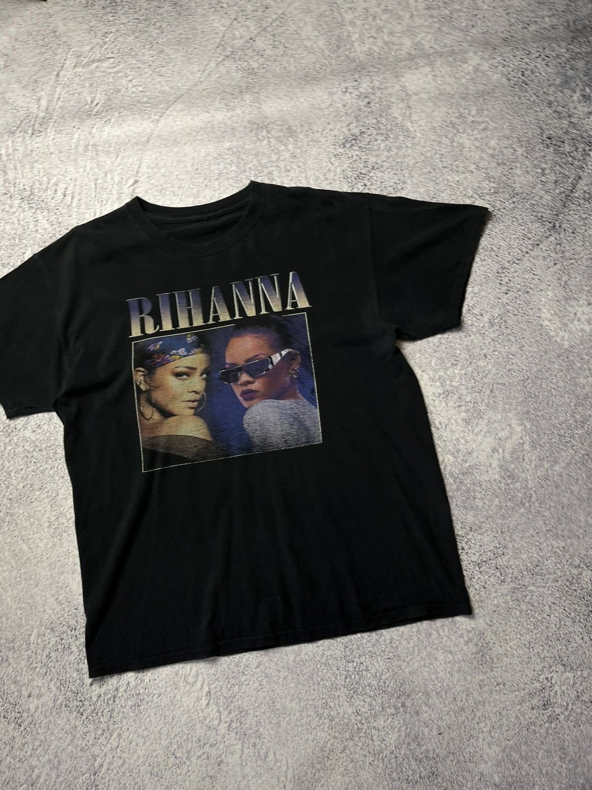 Band Tees Rihanna Vintage big logo Gildan band tee shirt Size US M / EU 48-50 / 2 - 3 Thumbnail
