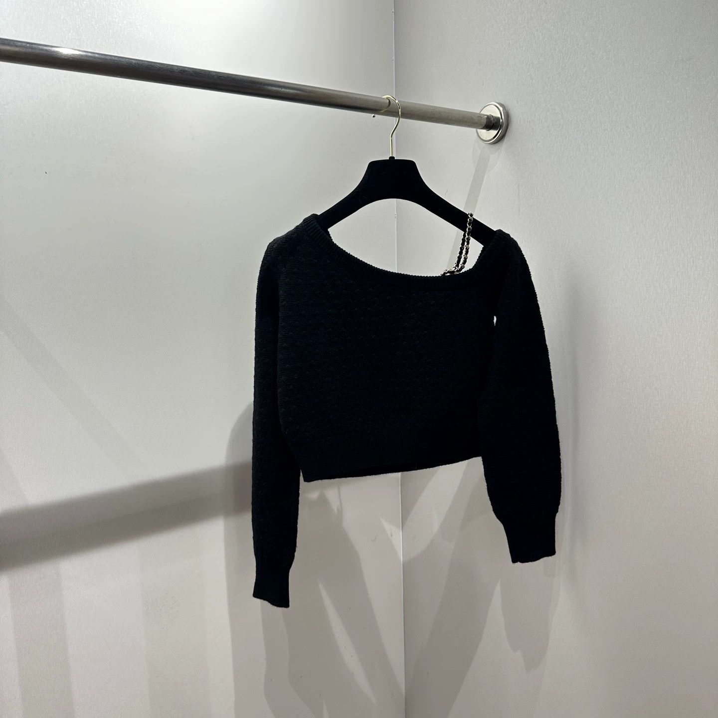 Chanel Chanel 23B Cashmere Off-Shoulder Chain Sweater 36 Size XS / US 0-2 / IT 36-38 - 2 Thumbnail