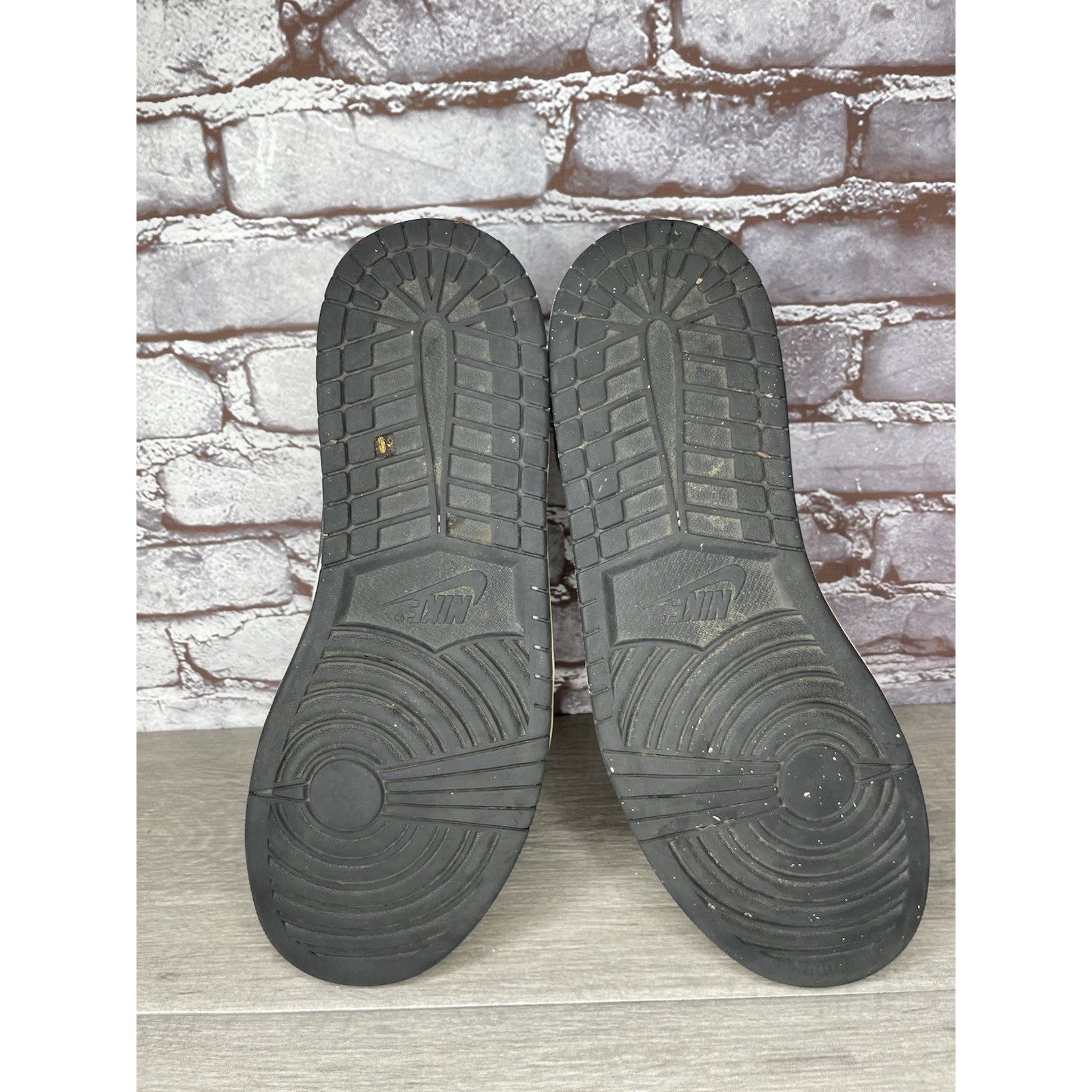 Jordan Brand Air Jordan 1 SE Mid Wear Away Taxi Basketball Shoes Men 13M Size US 13 / EU 46 - 7 Thumbnail