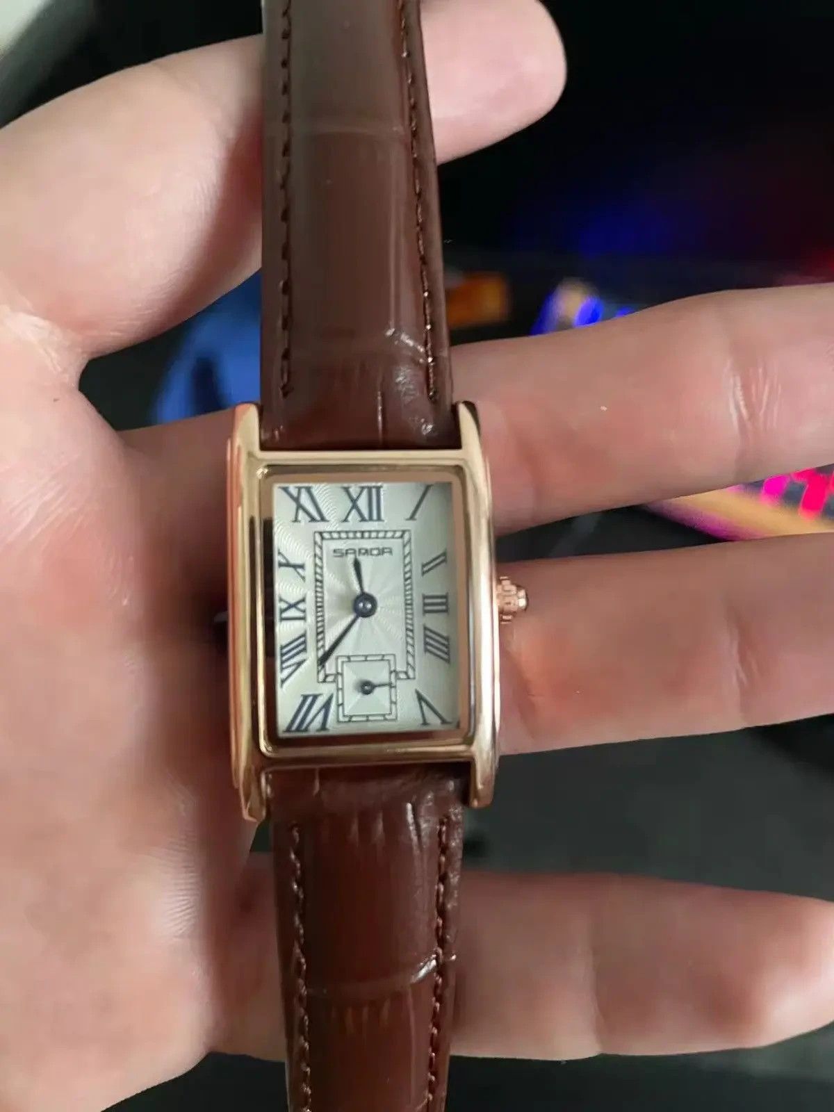 Jewelry 2000s vintage style cute square brown leather luxury watch Size ONE SIZE - 1 Thumbnail