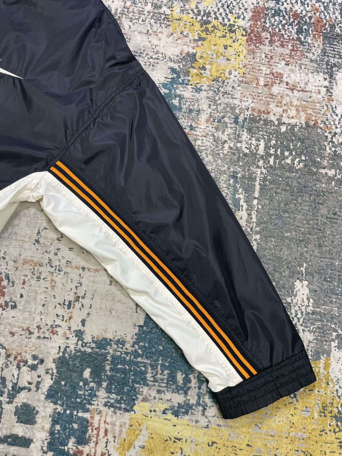 Nike Vtg 90s Nike Swoosh Back Hit Spellout Windbreaker Jacket Size US L / EU 52-54 / 3 - 9 Thumbnail