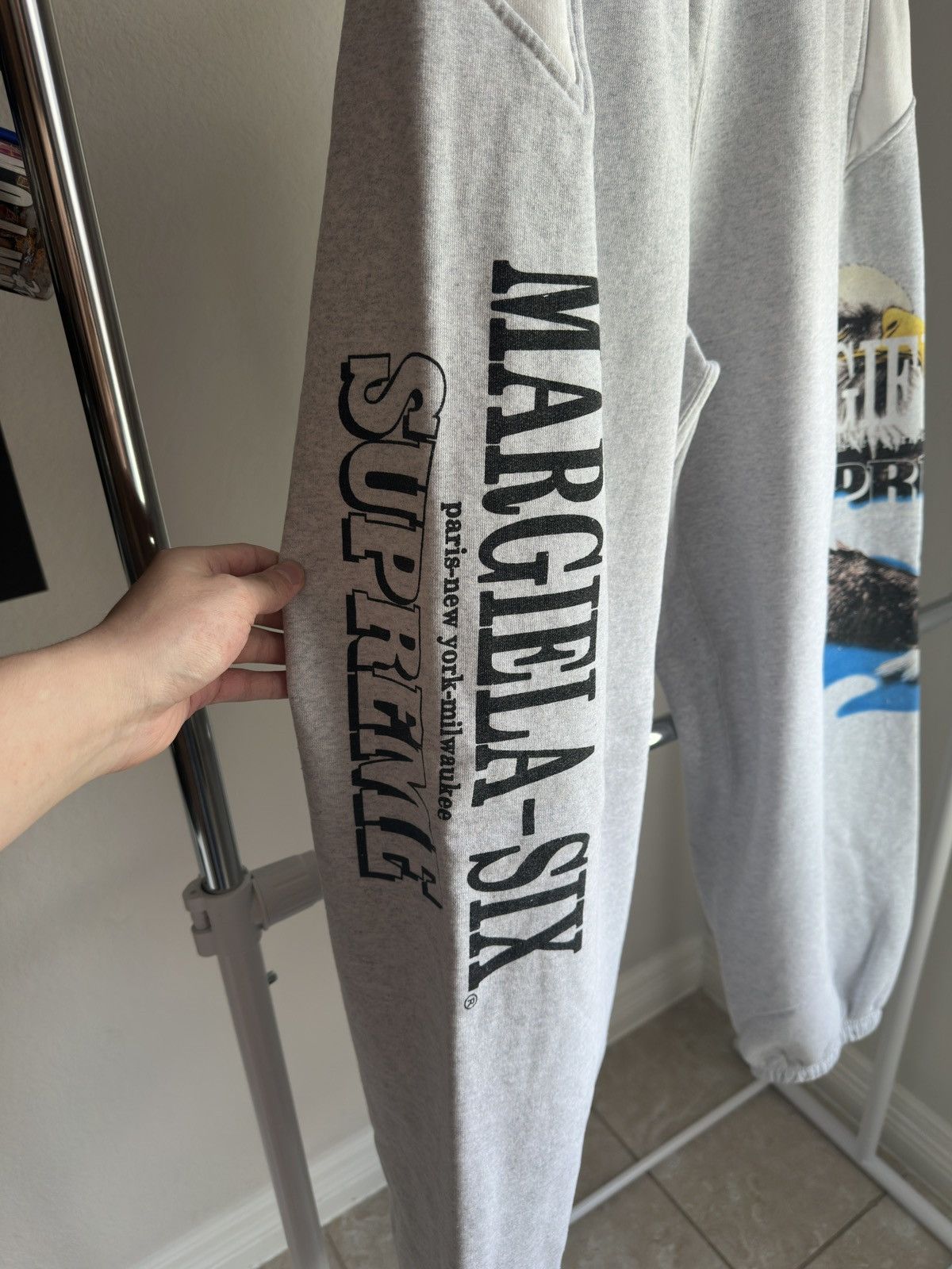 Maison Margiela × Supreme Supreme x MM6 Maison Margiela Eagle Sweatpants Grey Size US 34 / EU 50 - 4 Thumbnail