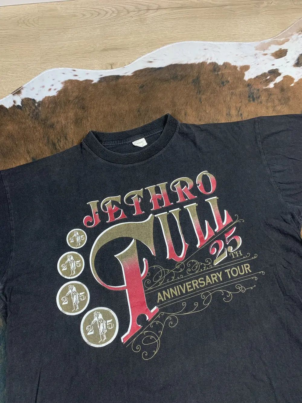 Band Tees × Vintage Vintage 1993 Jethro Tull 25th Anniversary Tour Tee T Shirt Size US XL / EU 56 / 4 - 4 Thumbnail