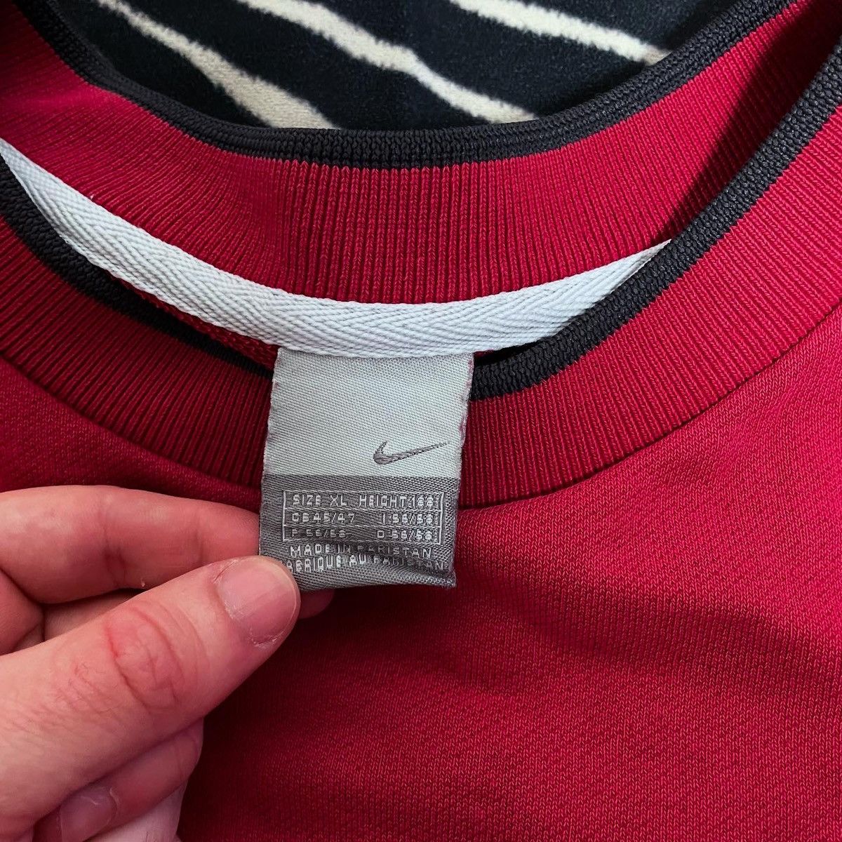 Nike × Vintage Vintage Sweatshirt Nike Center Logo Big Swoosh Size US XL / EU 56 / 4 - 3 Thumbnail