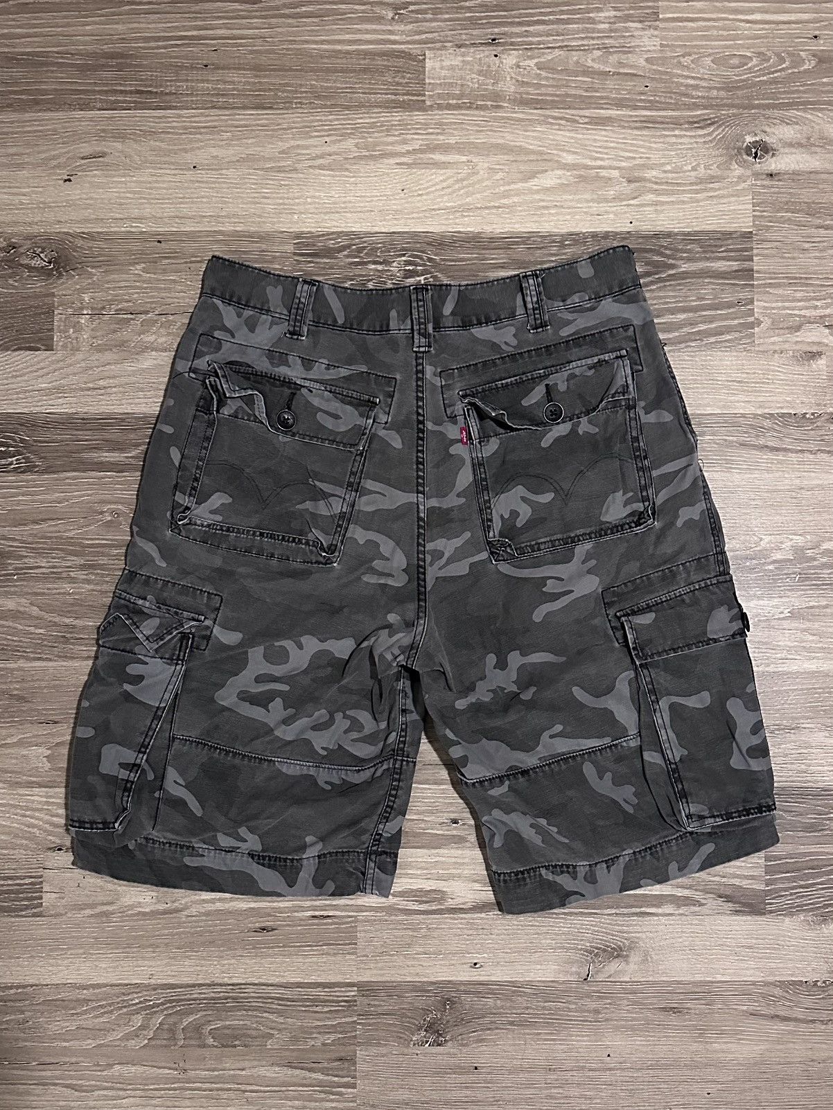 Levi's Vintage Clothing vintage Levi’s camo cargo shorts Size US 34 / EU 50 - 3 Thumbnail