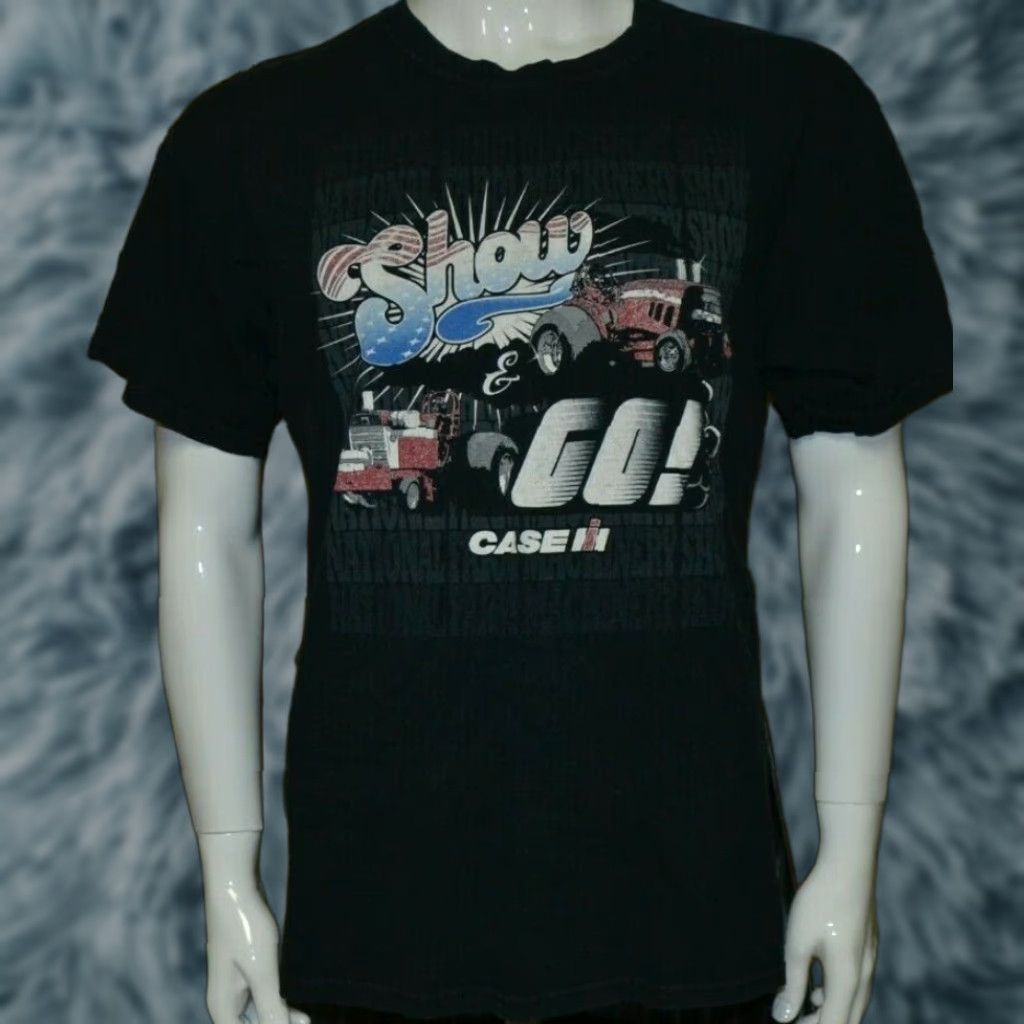 Gildan Case International Harvester Tractor National Farm Machinery Show T Shirt Large Mens Black 100% Cotton Graphic Tee Short Sleeve IH Show & Go Size US L / EU 52-54 / 3 - 1 Thumbnail