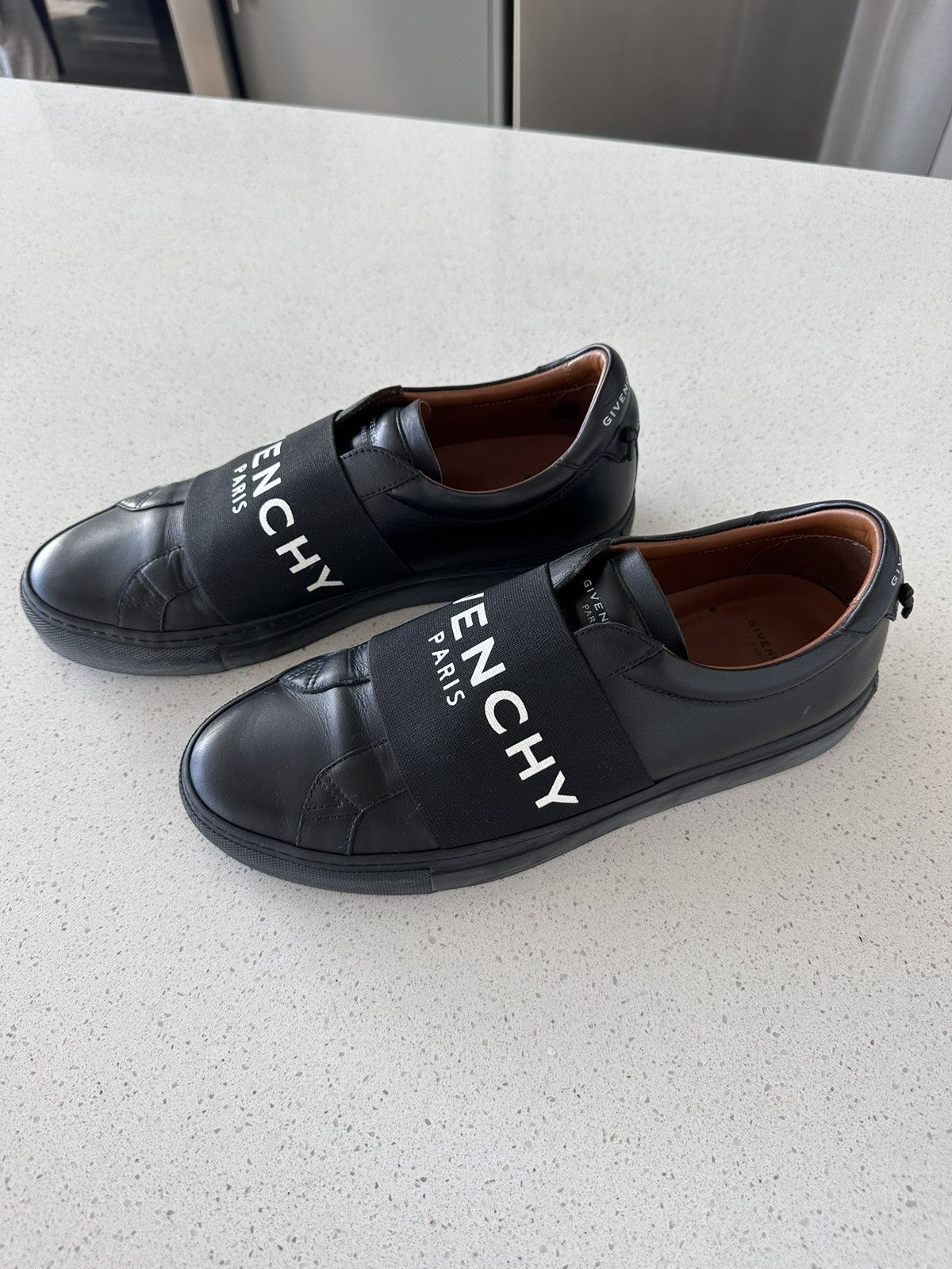 Givenchy Givenchy city Sport sneakers in leather with GIVENCHY strap Size US 7 / EU 40 - 4 Thumbnail