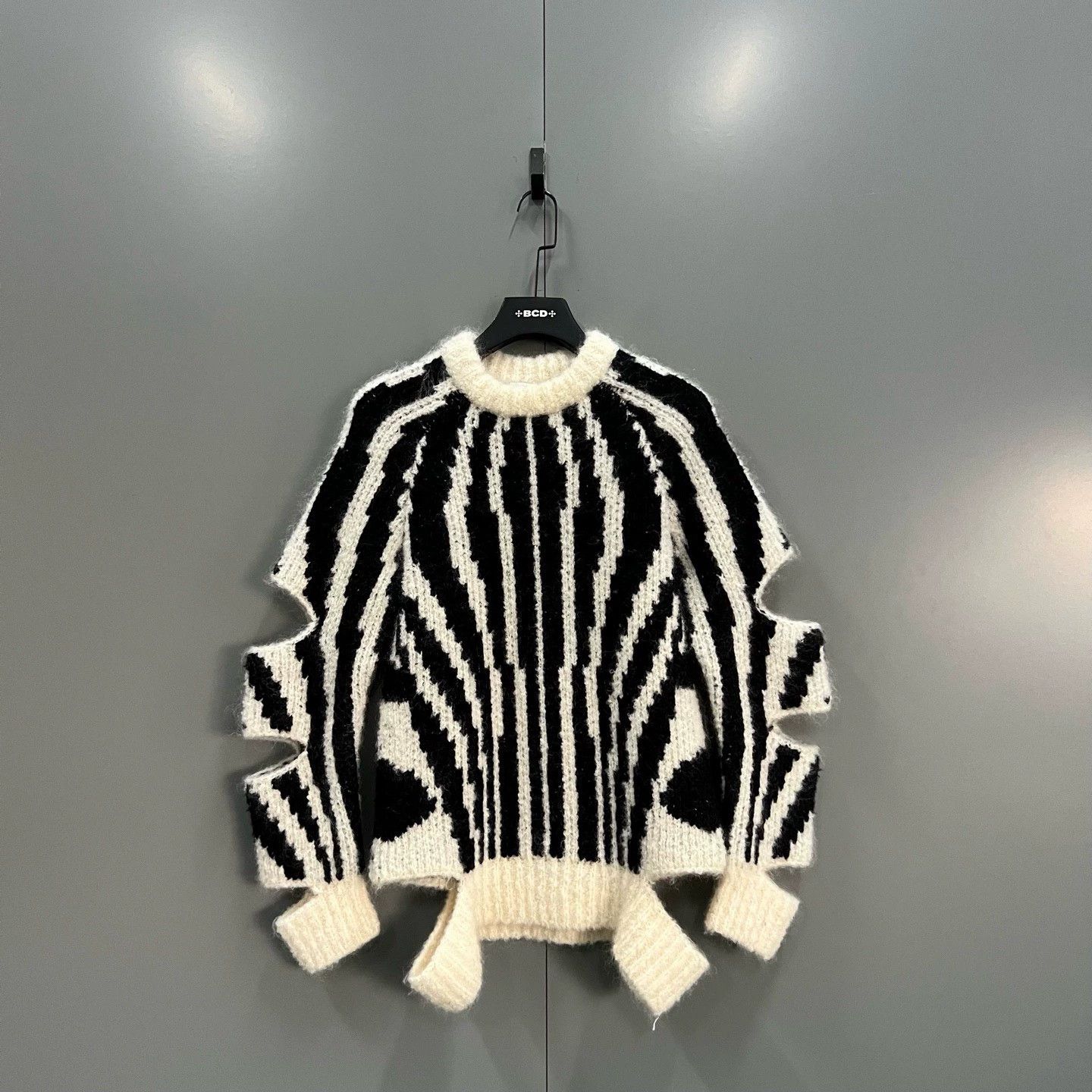 Burberry Burberry runway zebra scissor design sweater Size US XS / EU 42 / 0 - 1 Thumbnail