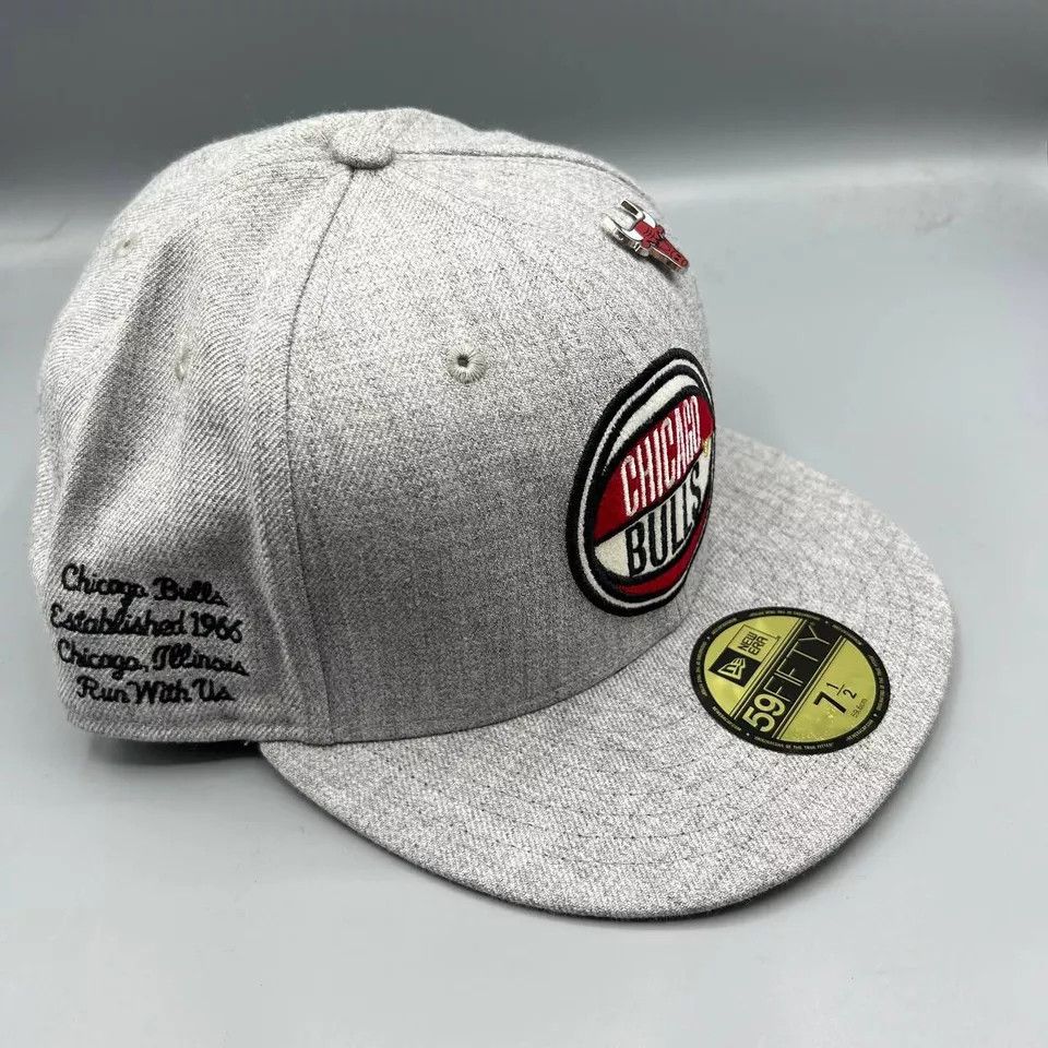 New Era Chicago Bulls Hat Men 7 1/2 59Fifty New Era Fitted with Pin Size ONE SIZE - 3 Thumbnail