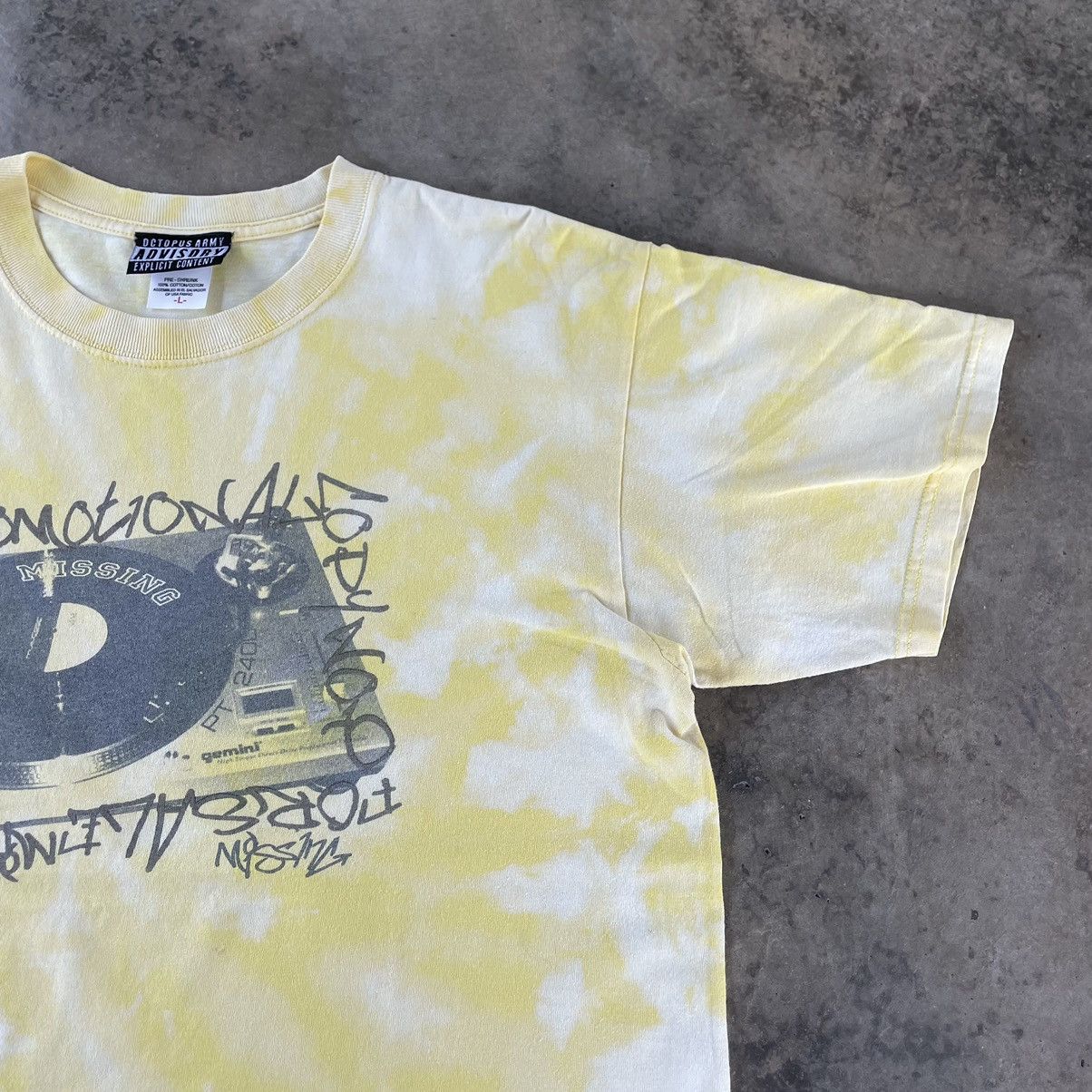Japanese Brand × Vintage 🔥🔥🇯🇵Vintage Octopus Army Advisory Explicit Content Promo Tee Tye Dye Tee Size US L / EU 52-54 / 3 - 4 Thumbnail