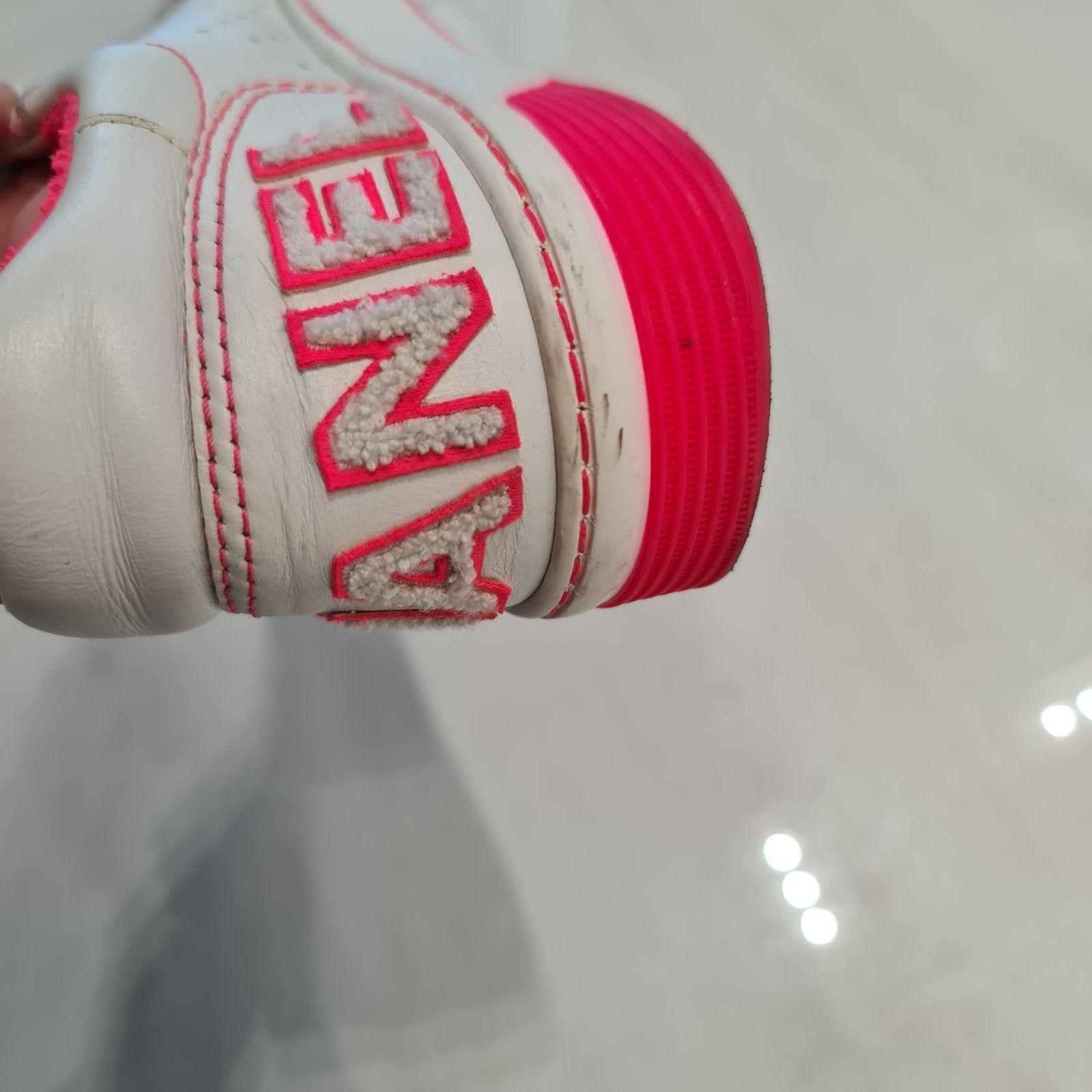 Chanel Chic Chanel White Calfskin Low-Top CC Logo Sneakers Size 36 Size US 5 / IT 35 - 8 Thumbnail