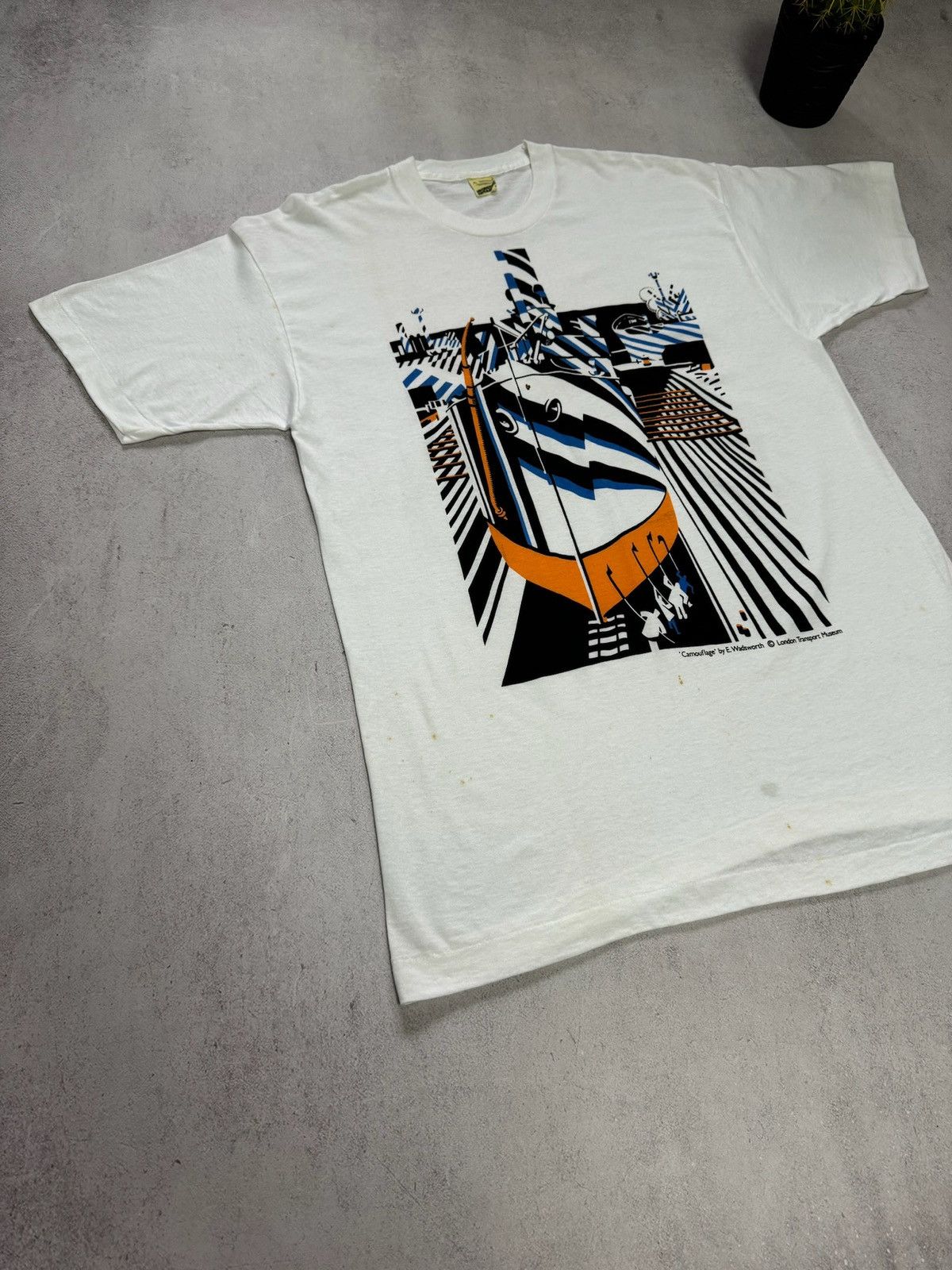 Vintage Vintage London Transport Museum Edward Wadsmorth T Shirt 80s Size US XL / EU 56 / 4 - 2 Thumbnail