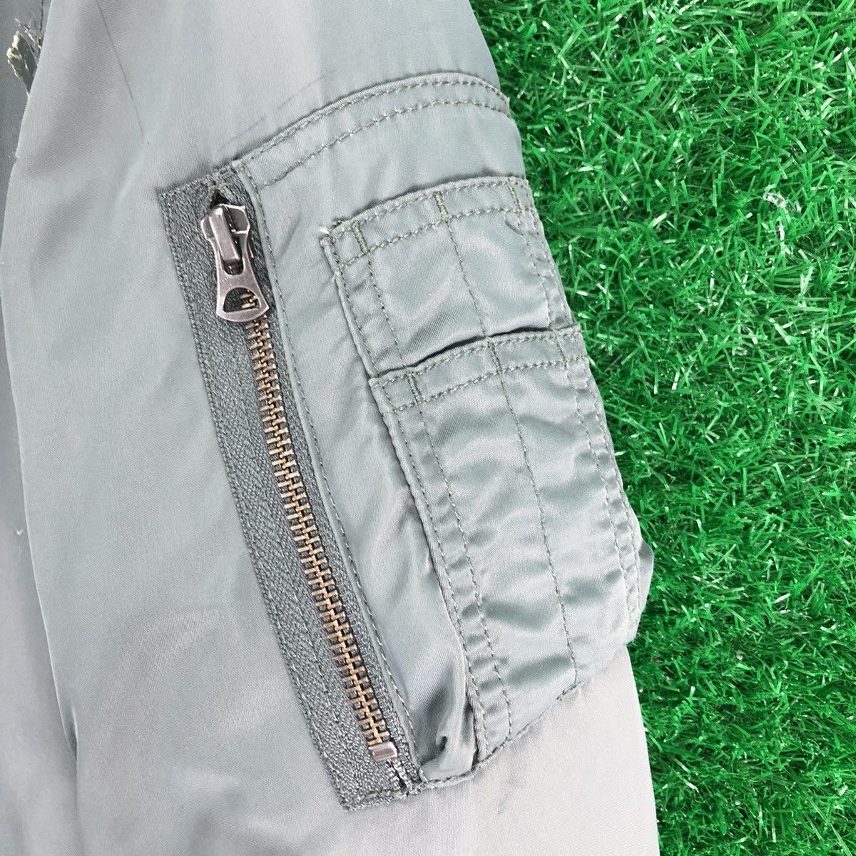 Uniqlo Uniqlo Thrashed Bomber Jacket Type MA-1 Custom Patches Size US XL / EU 56 / 4 - 10 Thumbnail