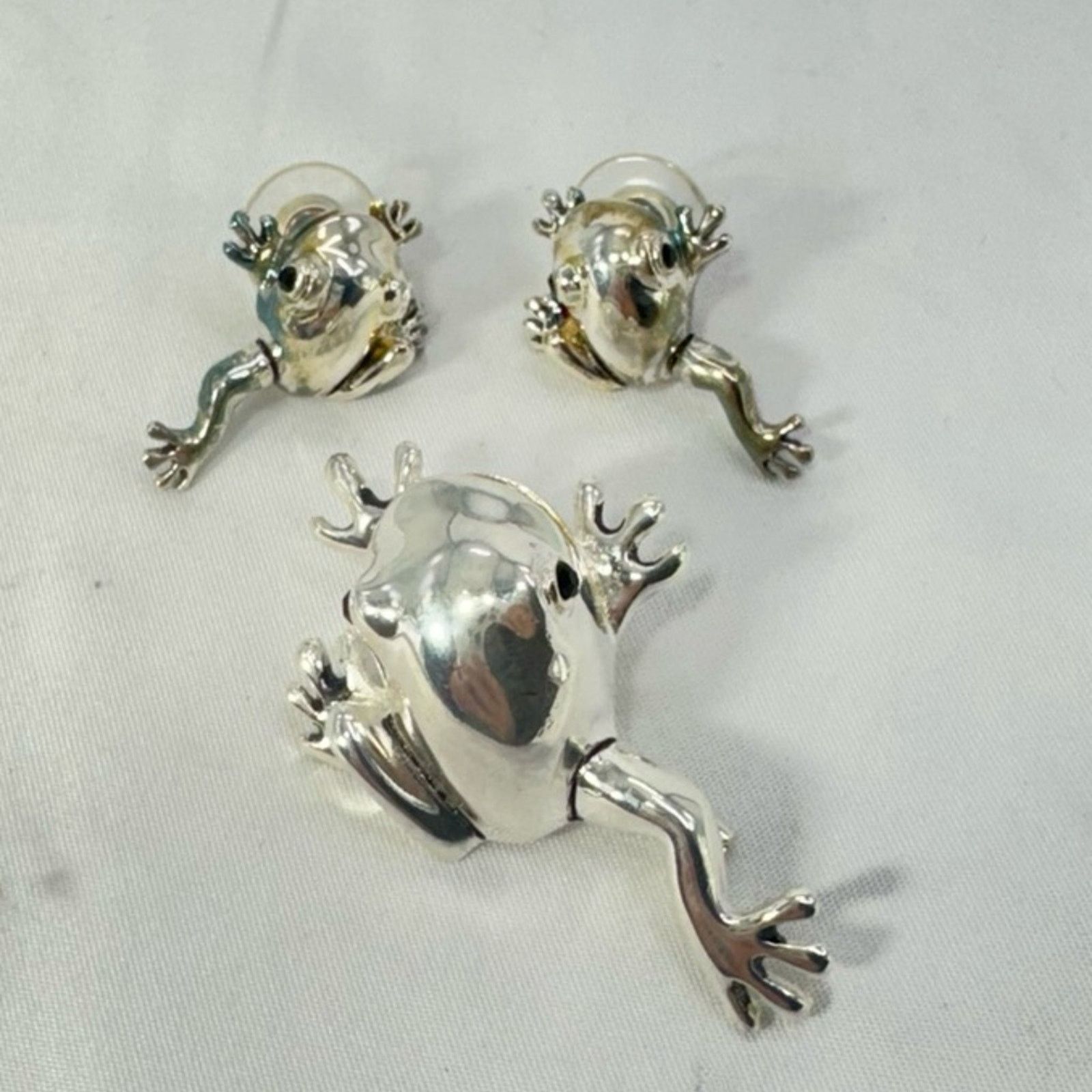 NBDN Nobrandedon Silver tone frog pendant/brooch earring set Size ONE SIZE - 3 Thumbnail