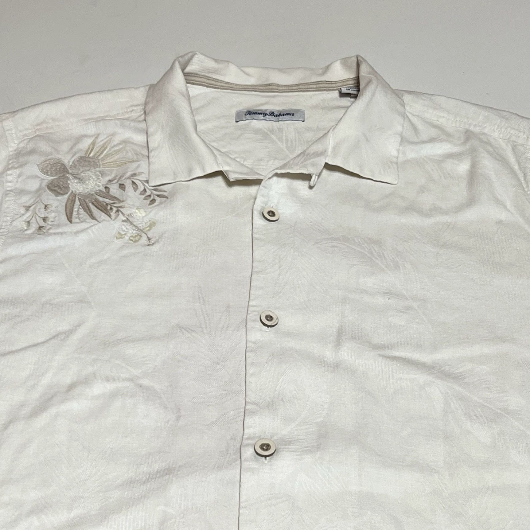 Tommy Bahama Tommy Bahama Shirt Mens Size L Silk Hawaiian Floral Tropical Embroidered Beige Size US L / EU 52-54 / 3 - 2 Thumbnail