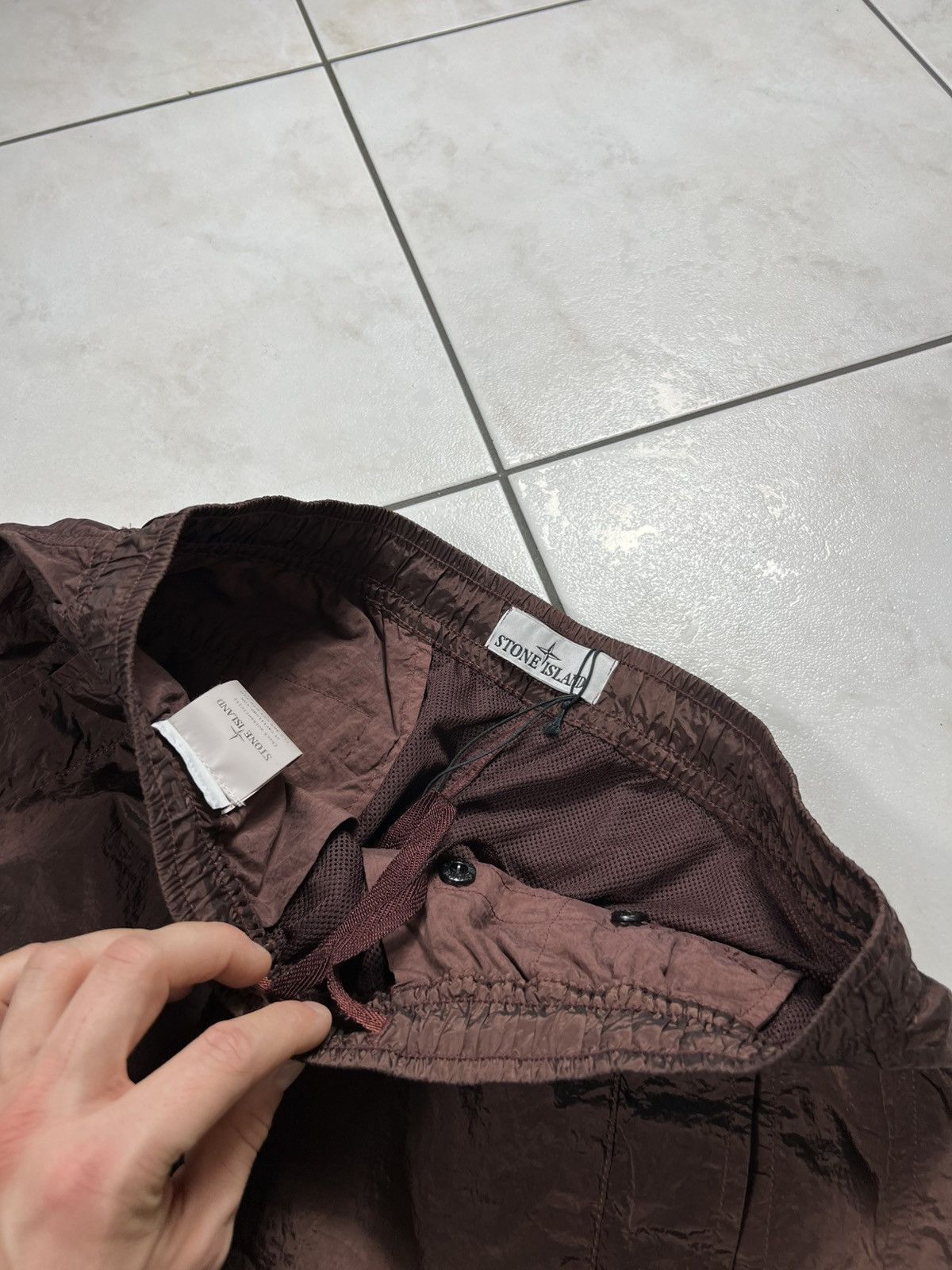 Stone Island Stone Island shiny nylon metal sweatpants burgundy baggy Size US 32 / EU 48 - 17 Thumbnail