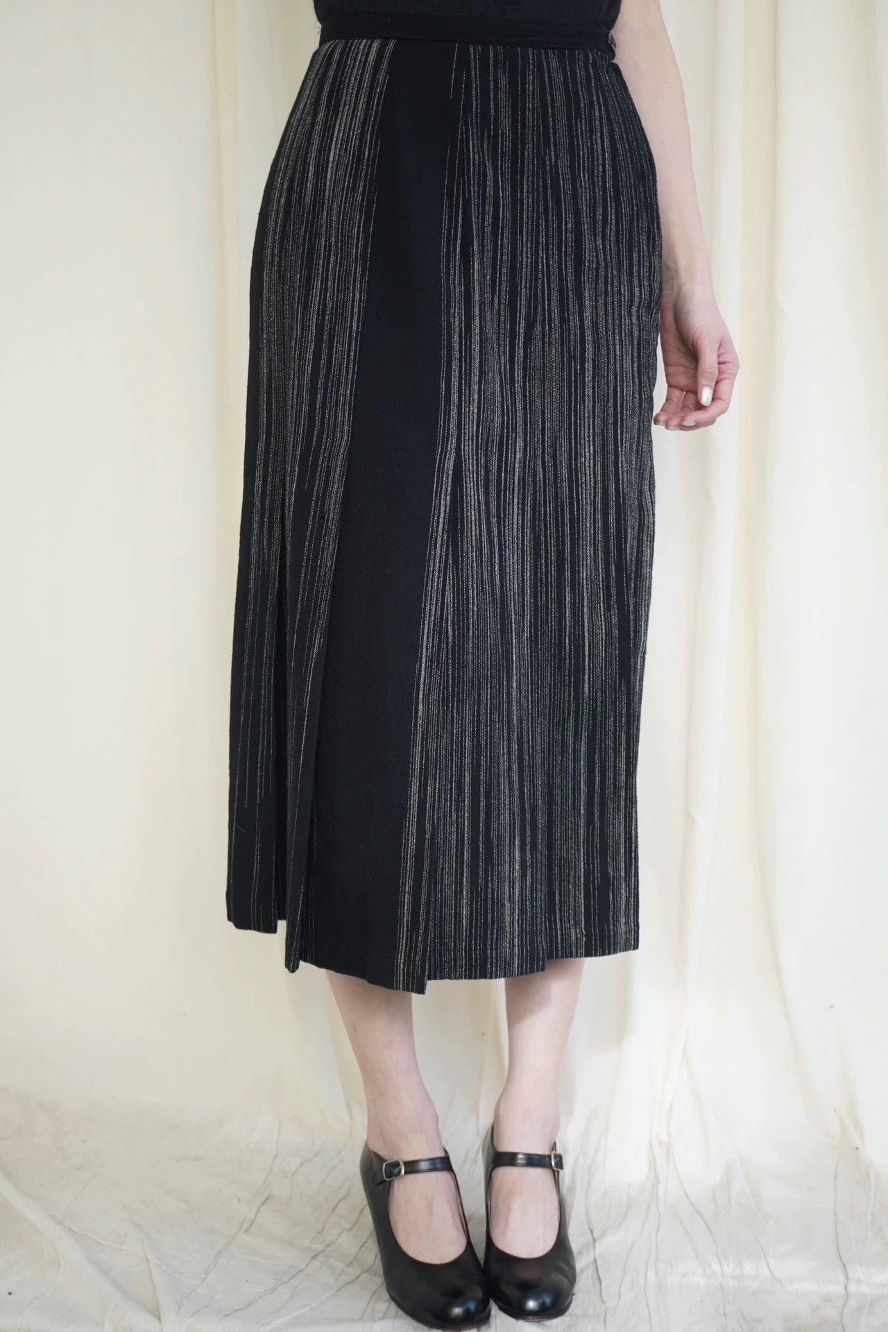 Comme des Garcons CDG 1980s White Embroidered Topstitch Pleated Wool Skirt XS Size 25" / US 0 / IT 36 - 2 Thumbnail