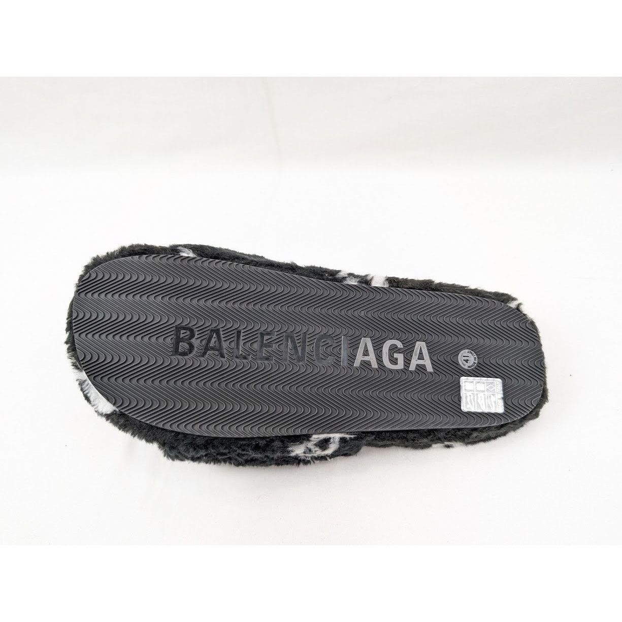 Balenciaga o1rshd1 Q:3 / Allover Logo Furry Slide in Black/White Size US 8 / EU 41 - 9 Thumbnail