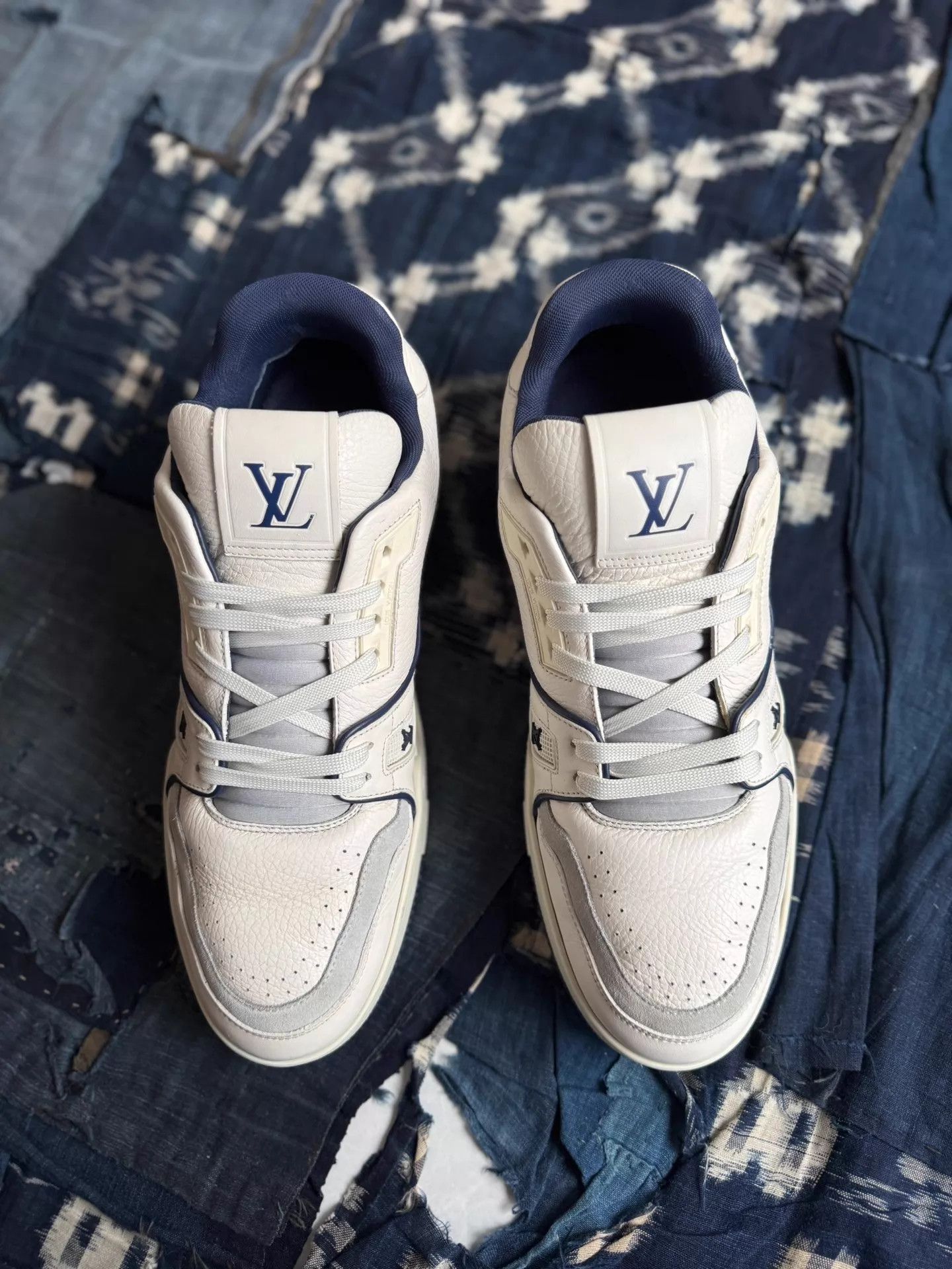 Louis Vuitton LV TRAINER White/Blue US8 Complete Mint Size US 8 / IT 38 - 4 Thumbnail