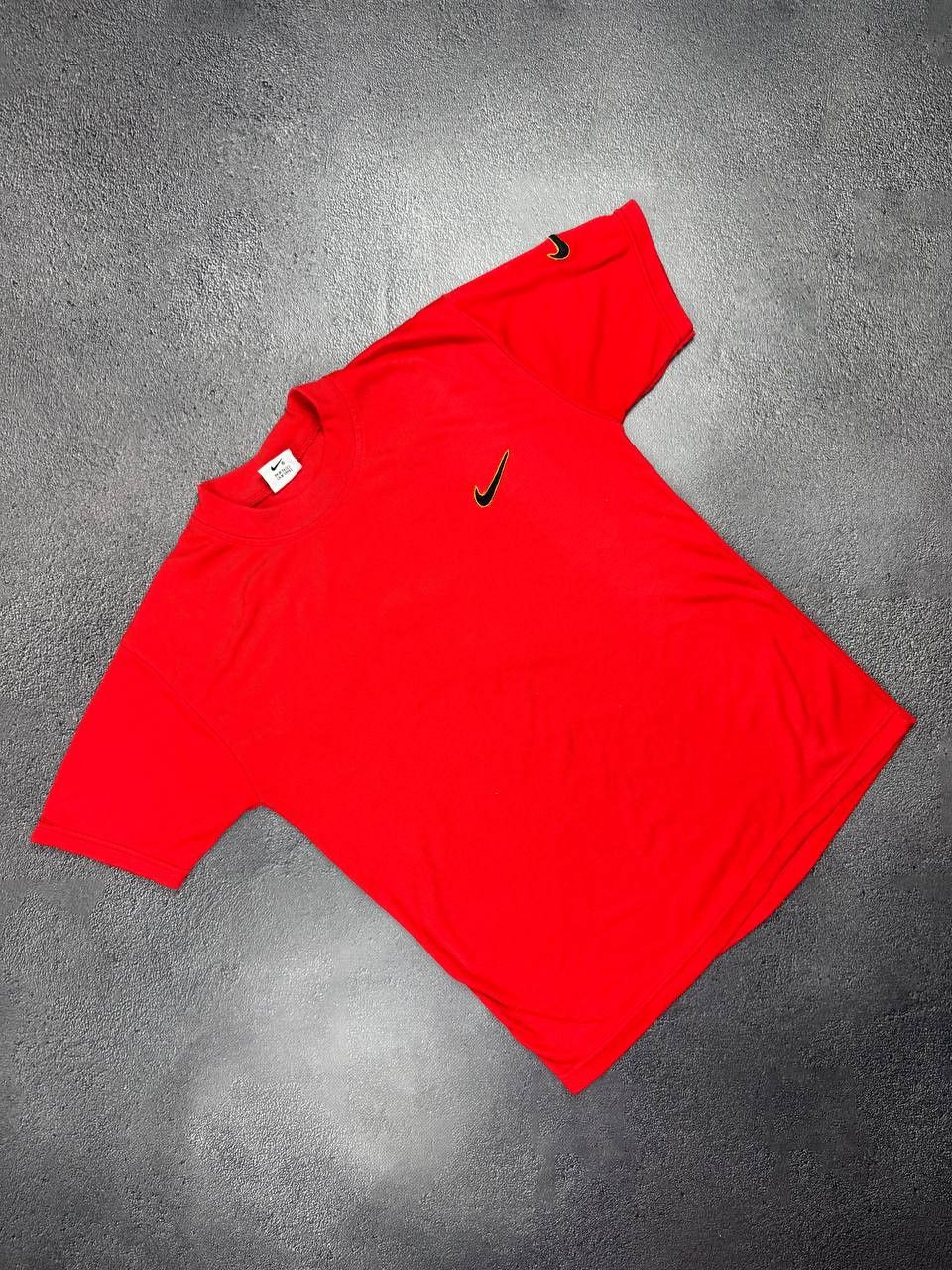 Nike Vintage Nike Red T-Shirt Size S / US 4 / IT 40 - 1 Thumbnail
