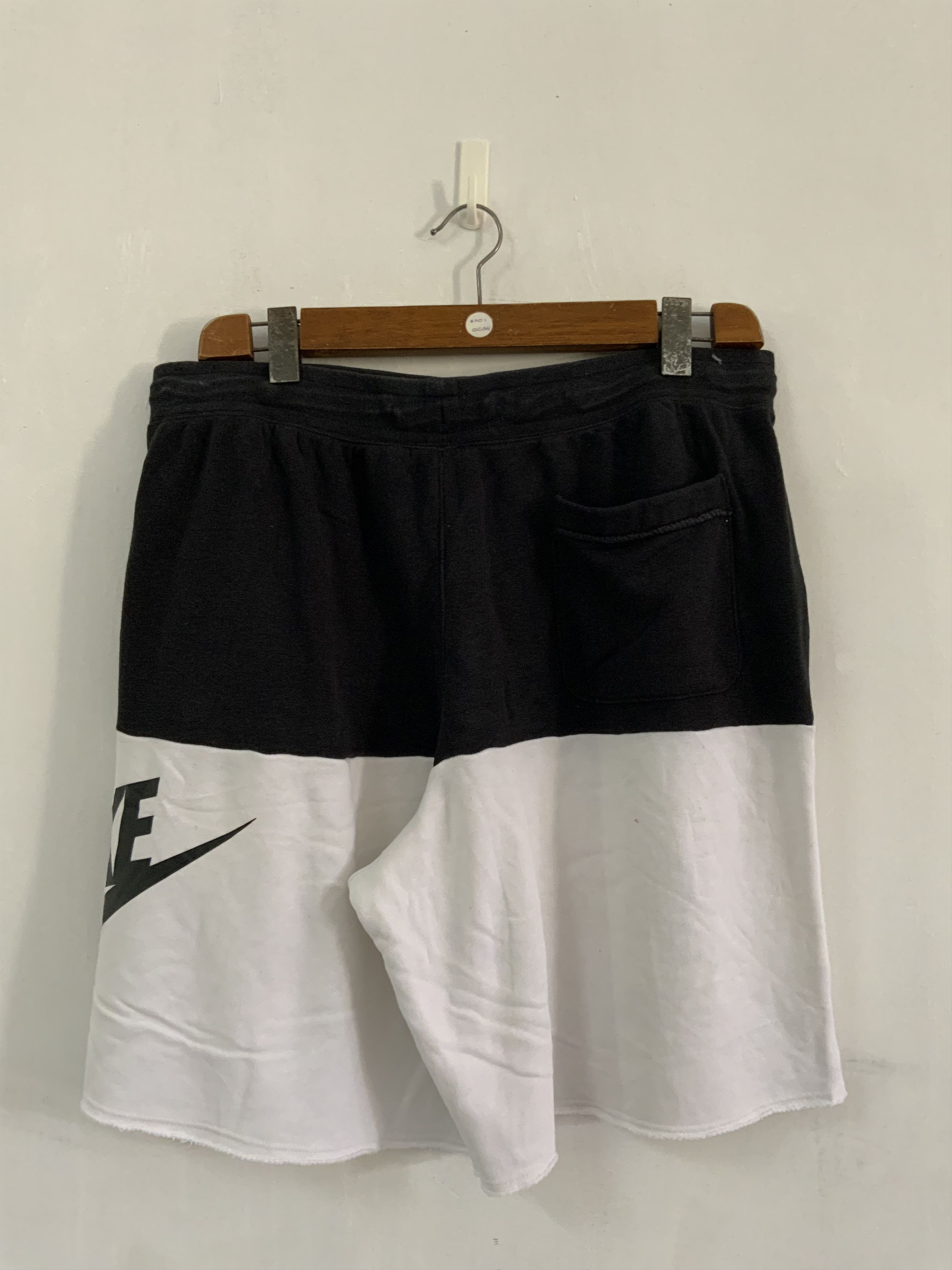 Nike Nike Swoosh Big Logo White Black Shorts Size US 32 / EU 48 - 2 Thumbnail
