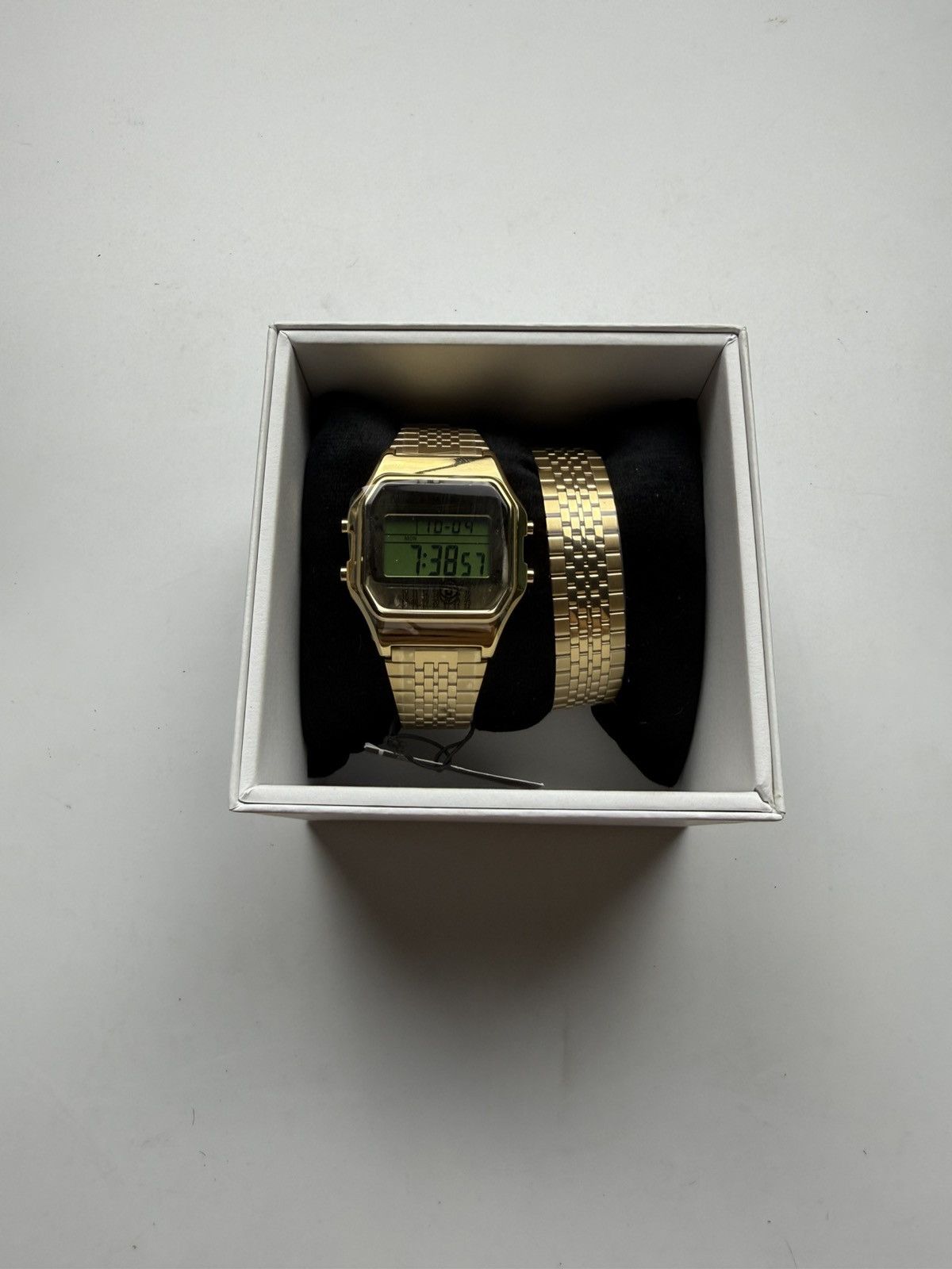 Maison Margiela × Timex Maison Margiela x Timex T80 Gold Watch Size ONE SIZE - 2 Thumbnail