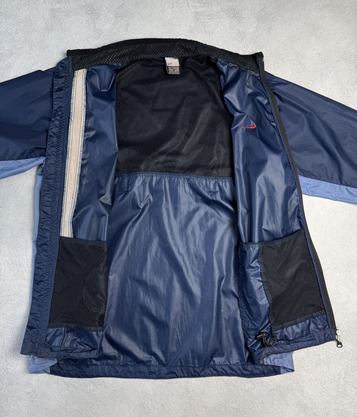 Nike Vintage Nike Drill Small Logo Nylon Track Jacket size L Size US L / EU 52-54 / 3 - 7 Thumbnail