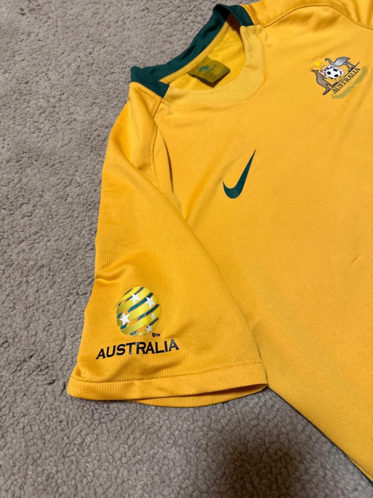 Nike AUSTRALIA 2008 2009 HOME FOOTBALL SHIRT SOCCER JERSEY NIKE Size US L / EU 52-54 / 3 - 4 Thumbnail