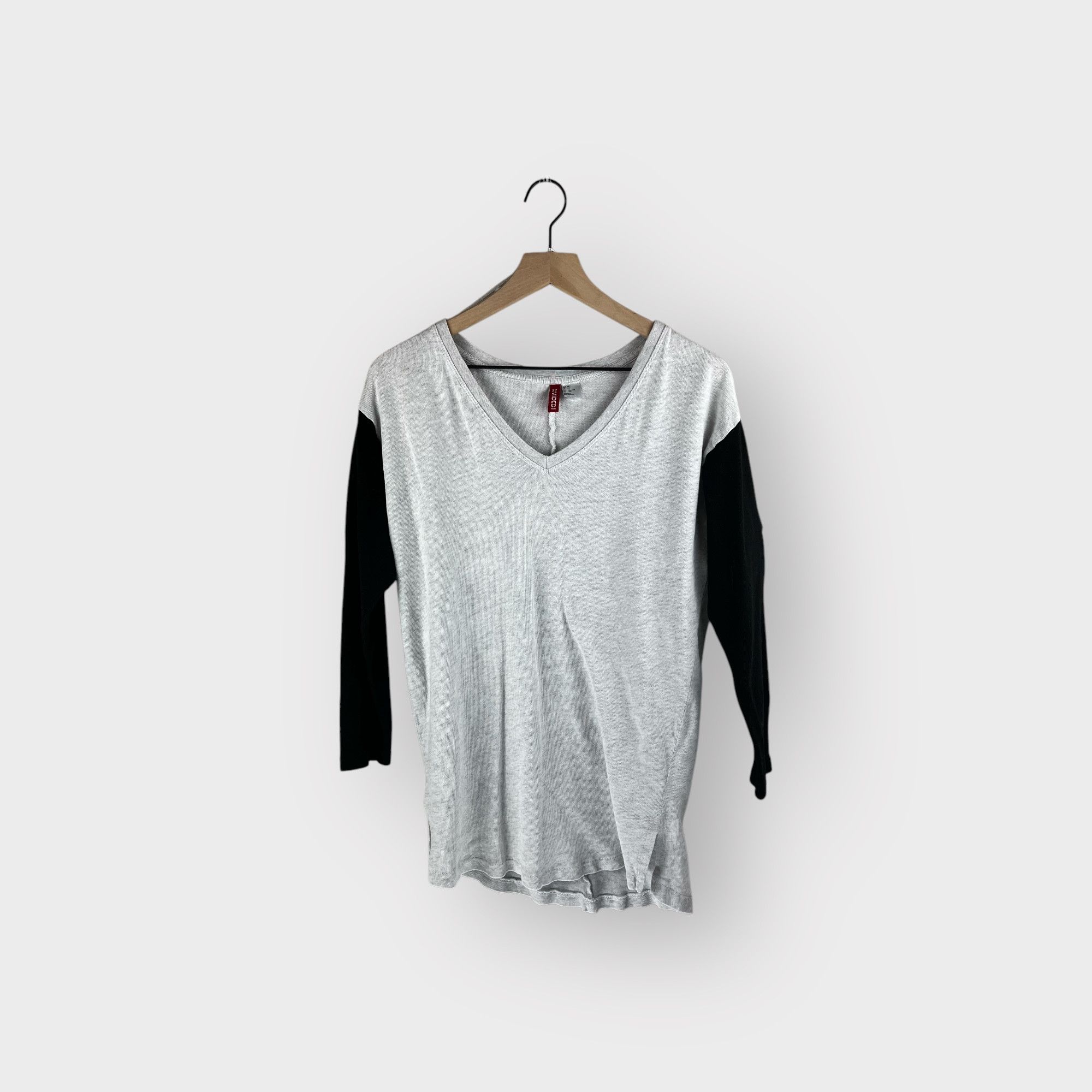 H&M × Vintage Vintage 2000's H&M Women's Sweater Size XS / US 0-2 / IT 36-38 - 1 Thumbnail