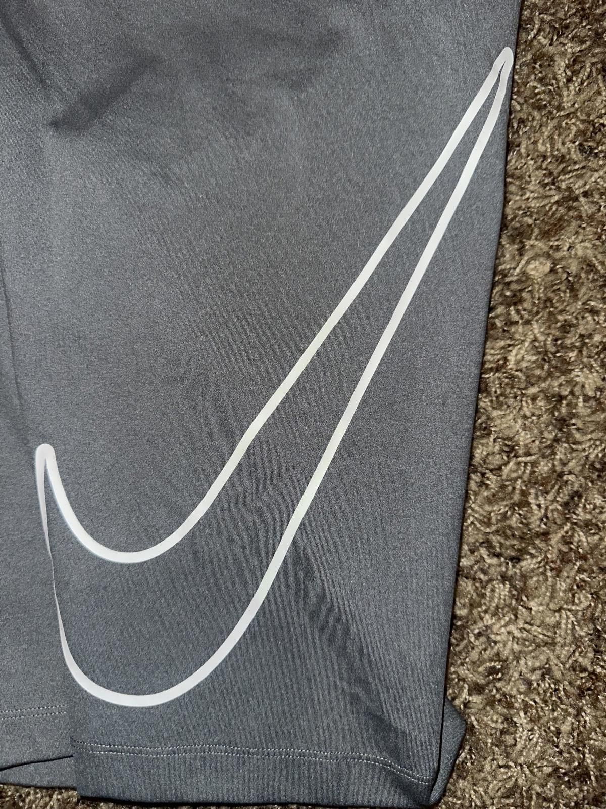 Nike Nike Pro Women’s Dri Fit Training Compression Shorts Sample Size 28" / US 6 / IT 42 - 8 Thumbnail