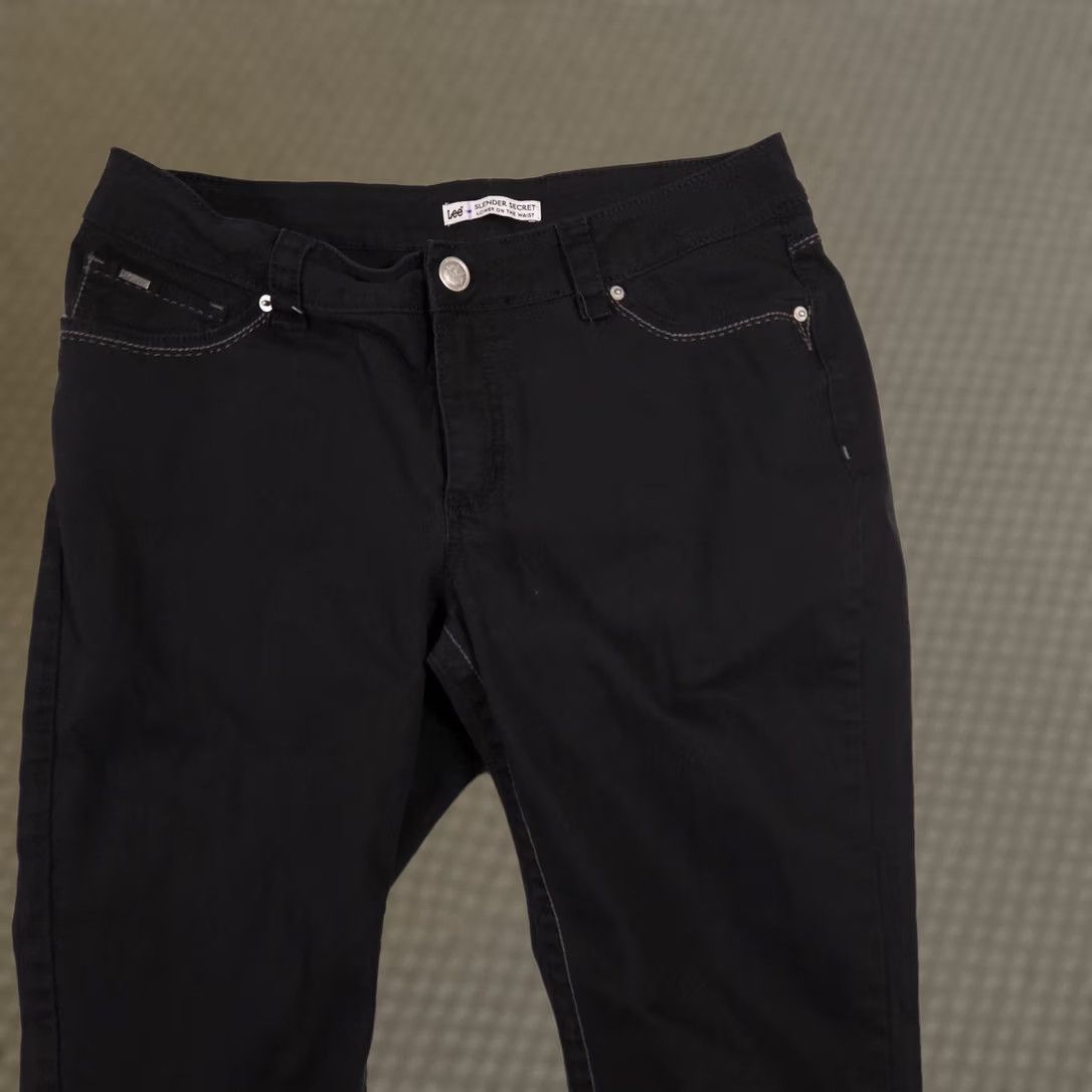 Lee Lee Capri Jeans Womens 12 Black Dark Wash Mid Rise Slim Stretch Capri Jeans Lee Slender Secret Womens 12 Black Dark Wash Mid Rise Slim Stretch Size 34" / US 12 / IT 48 - 1 Thumbnail