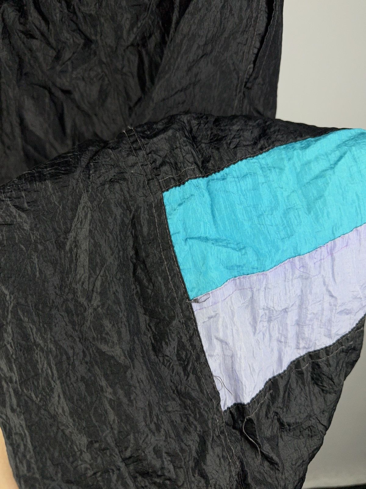 Sergio Tacchini Vintage Sergio Tacchini Crinkle Nylon Track Pants Y2K L Size US 36 / EU 52 - 11 Thumbnail